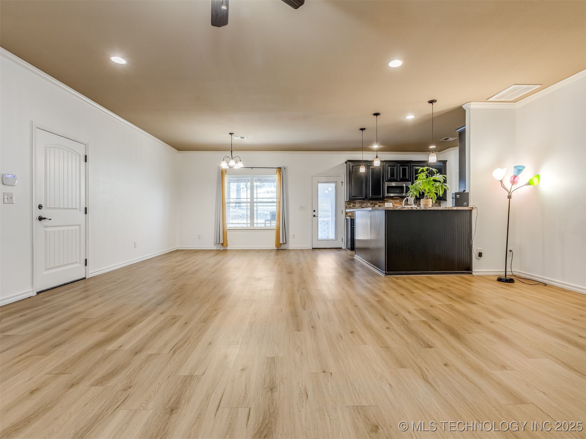 10854 S 305th East Avenue Property Photo 32