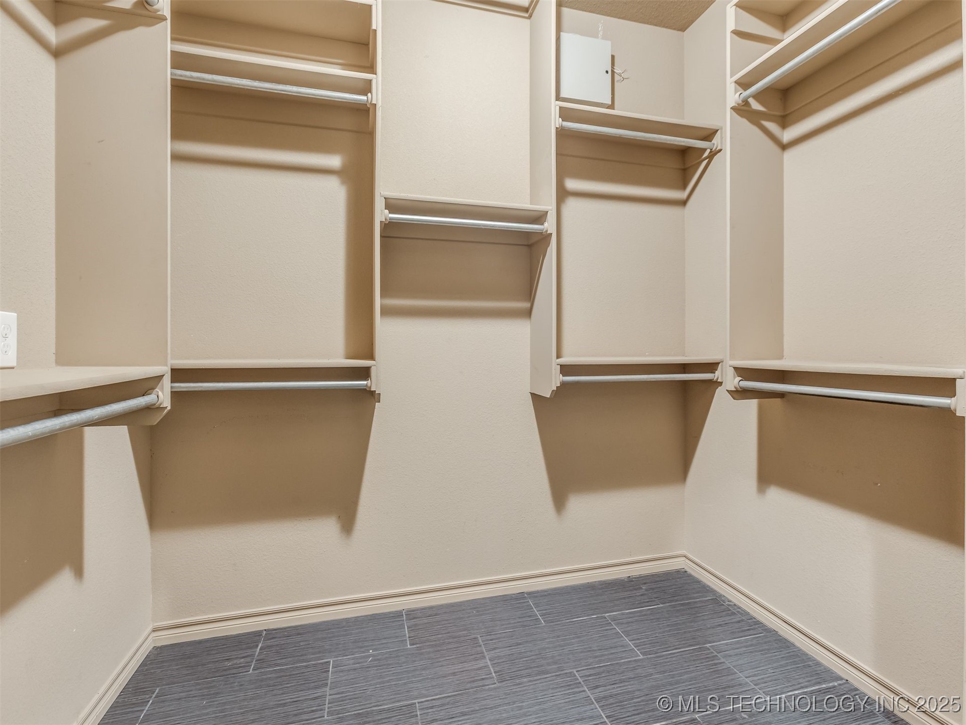 10854 S 305th East Avenue Property Photo 51