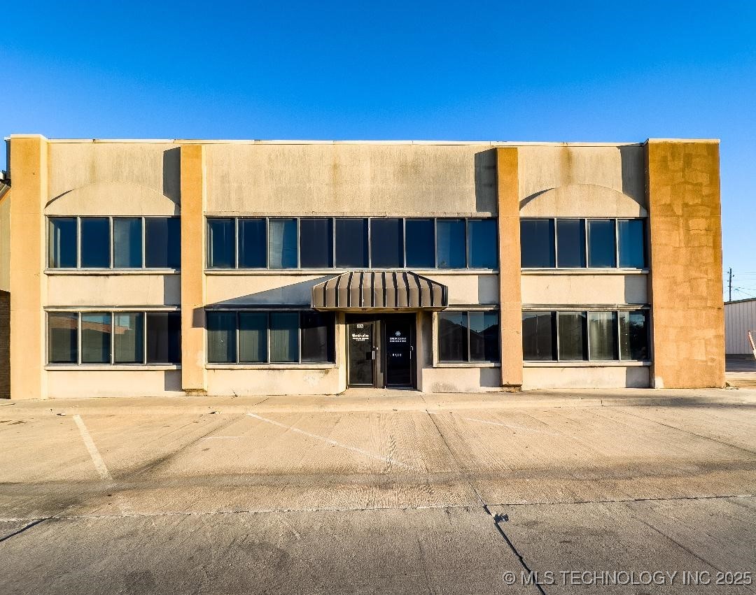 209 E Wyandotte Avenue Property Photo 1