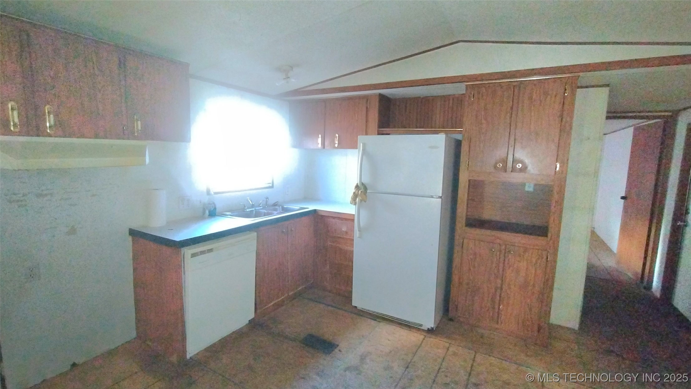 235 S Cherokee Property Photo 7