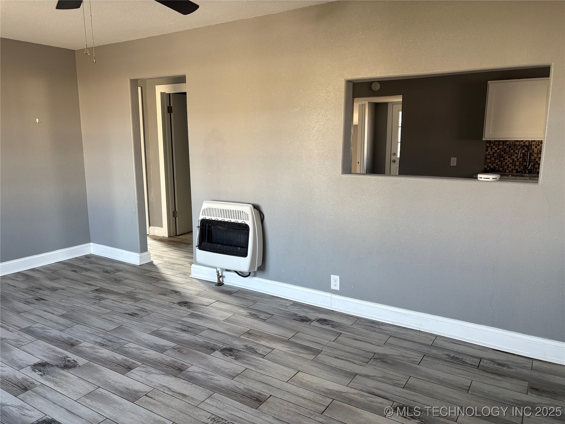 109 N Walker Property Photo 3