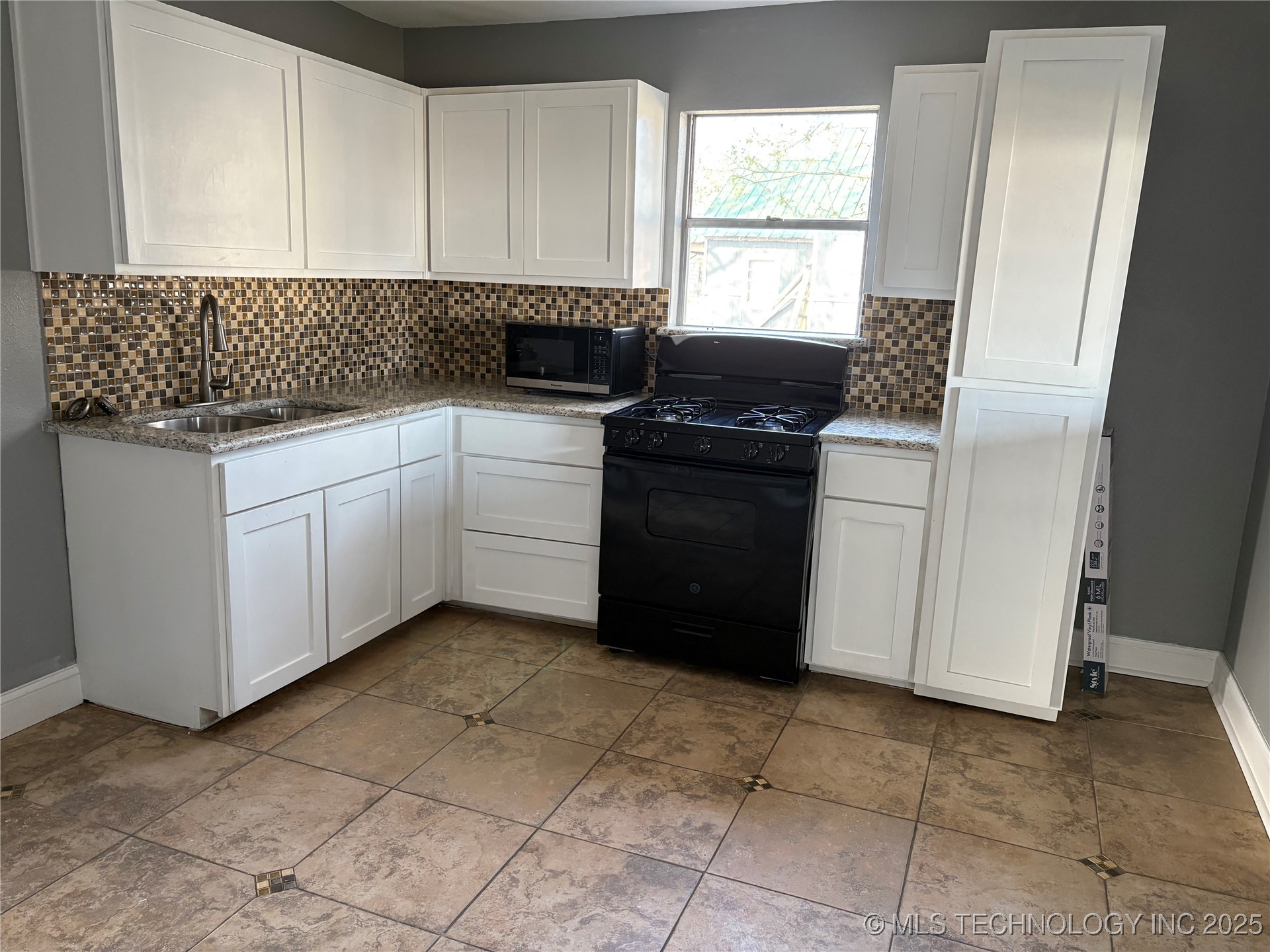 109 N Walker Property Photo 4