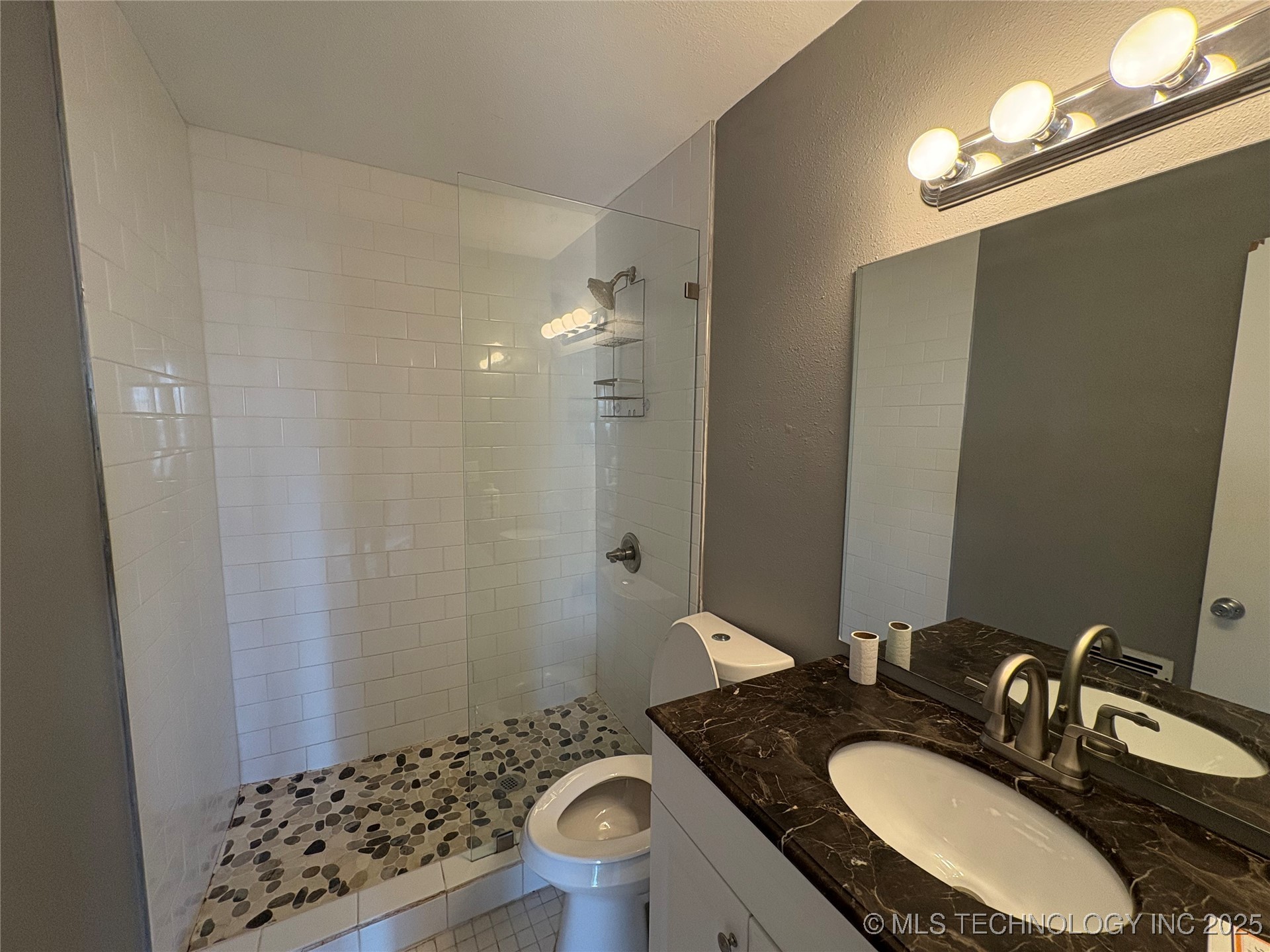 109 N Walker Property Photo 8