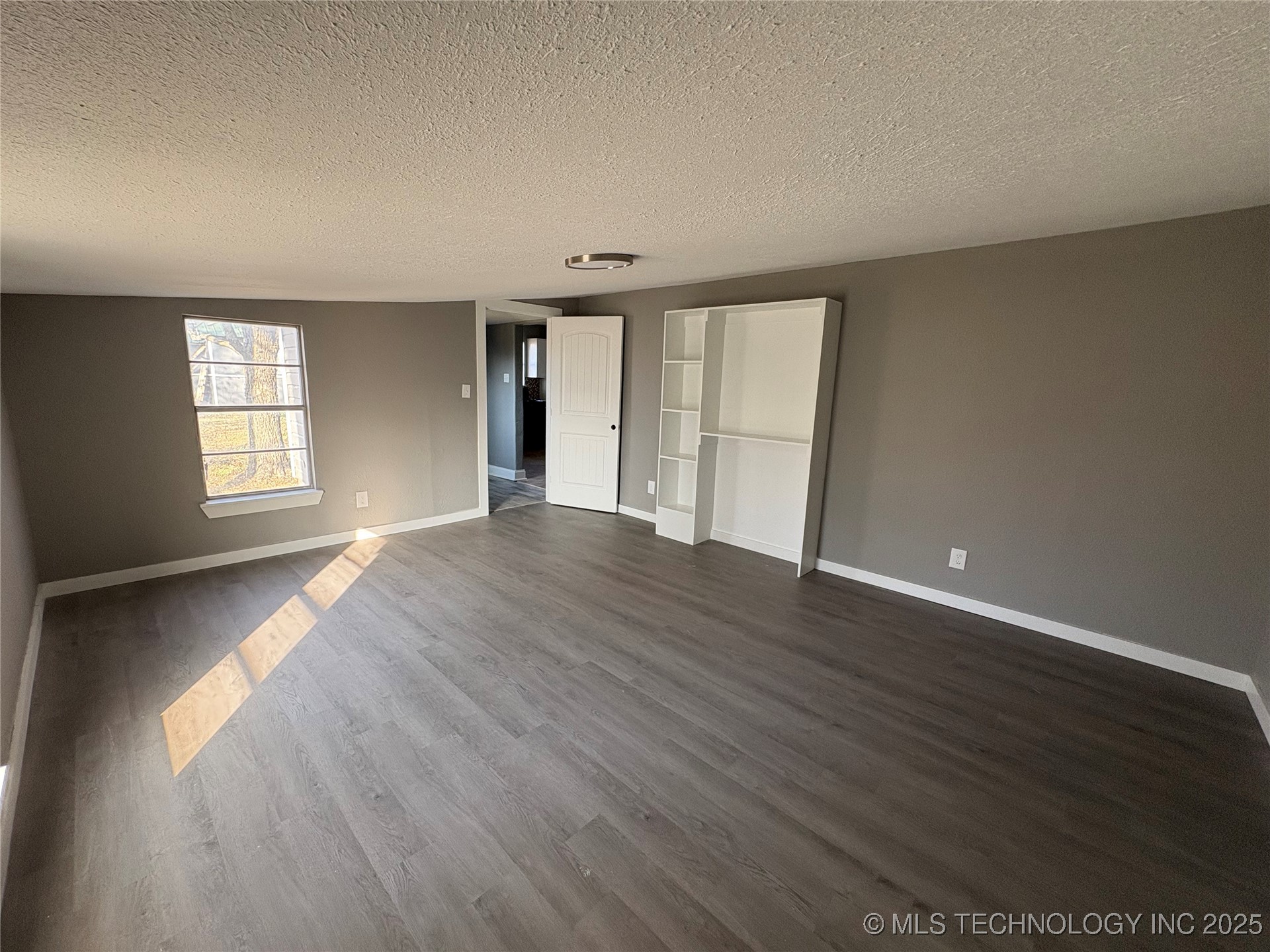 109 N Walker Property Photo 9