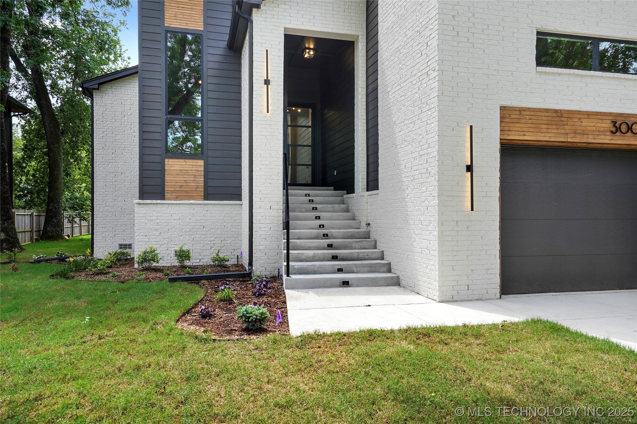 3008 S Boston Court Property Photo 4