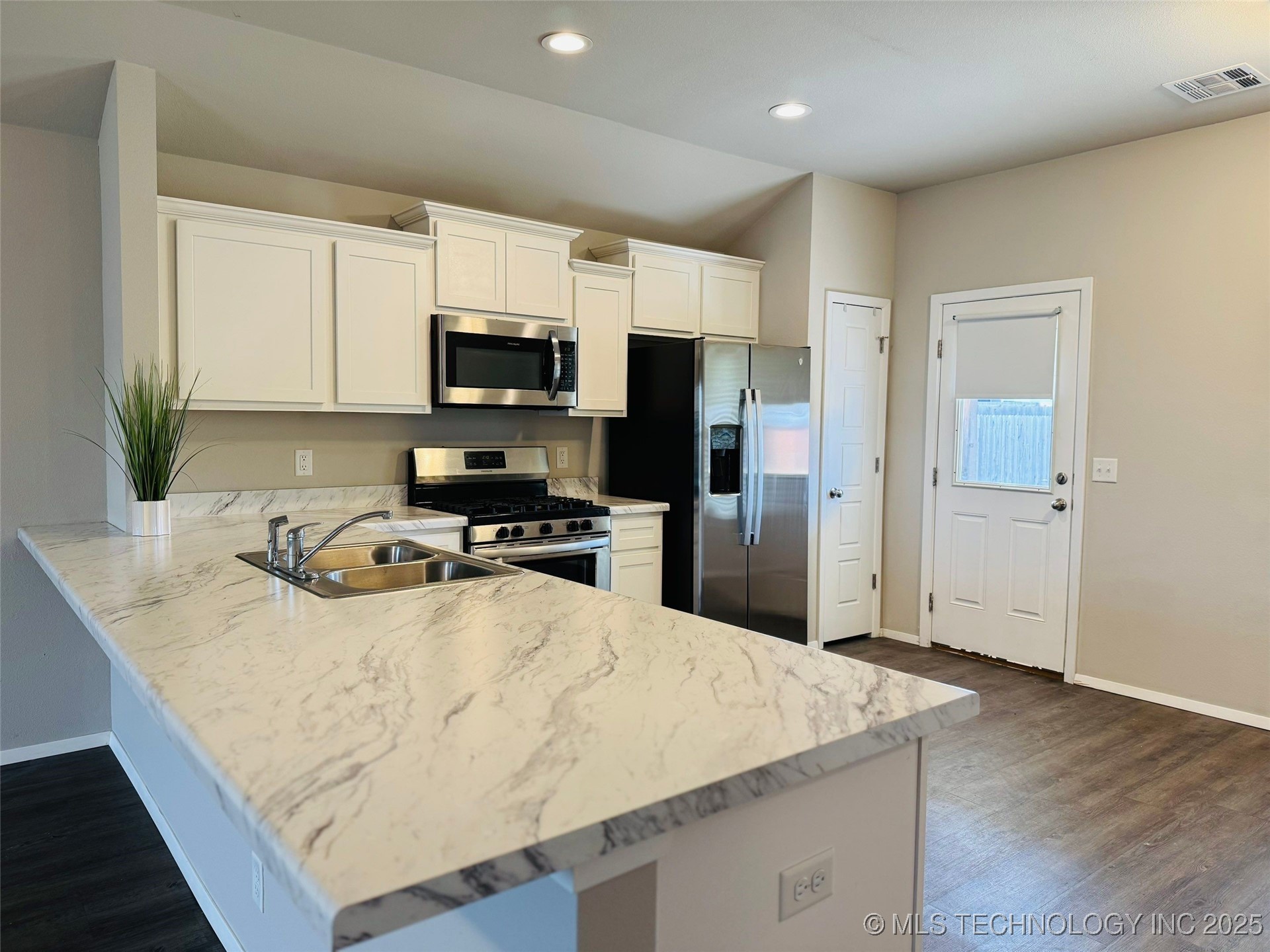 2006 S 15th Street Property Photo 9