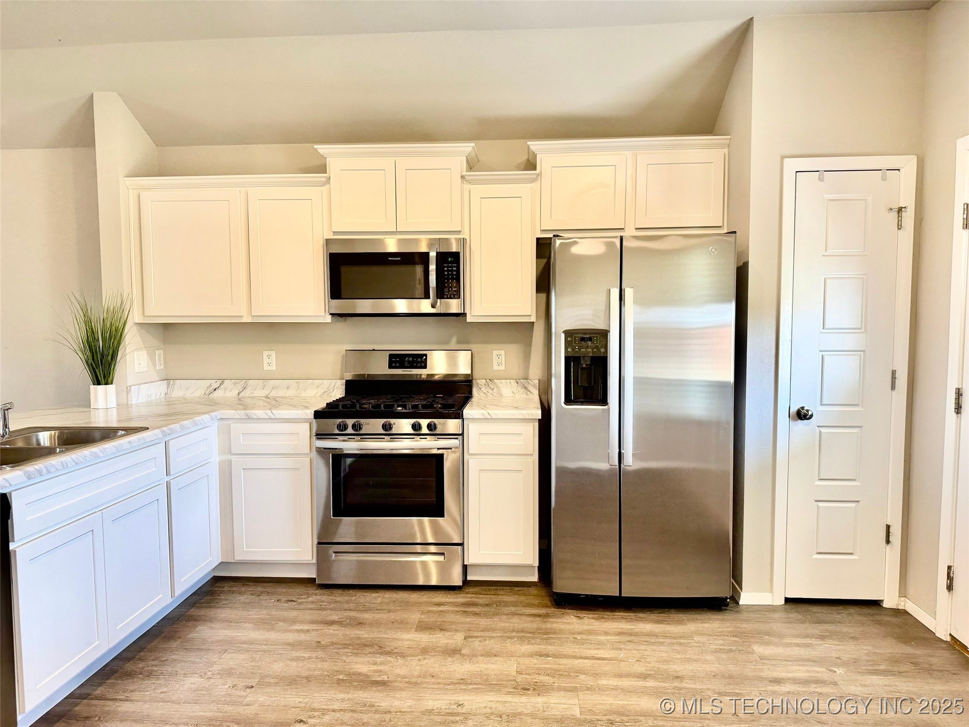 2006 S 15th Street Property Photo 10