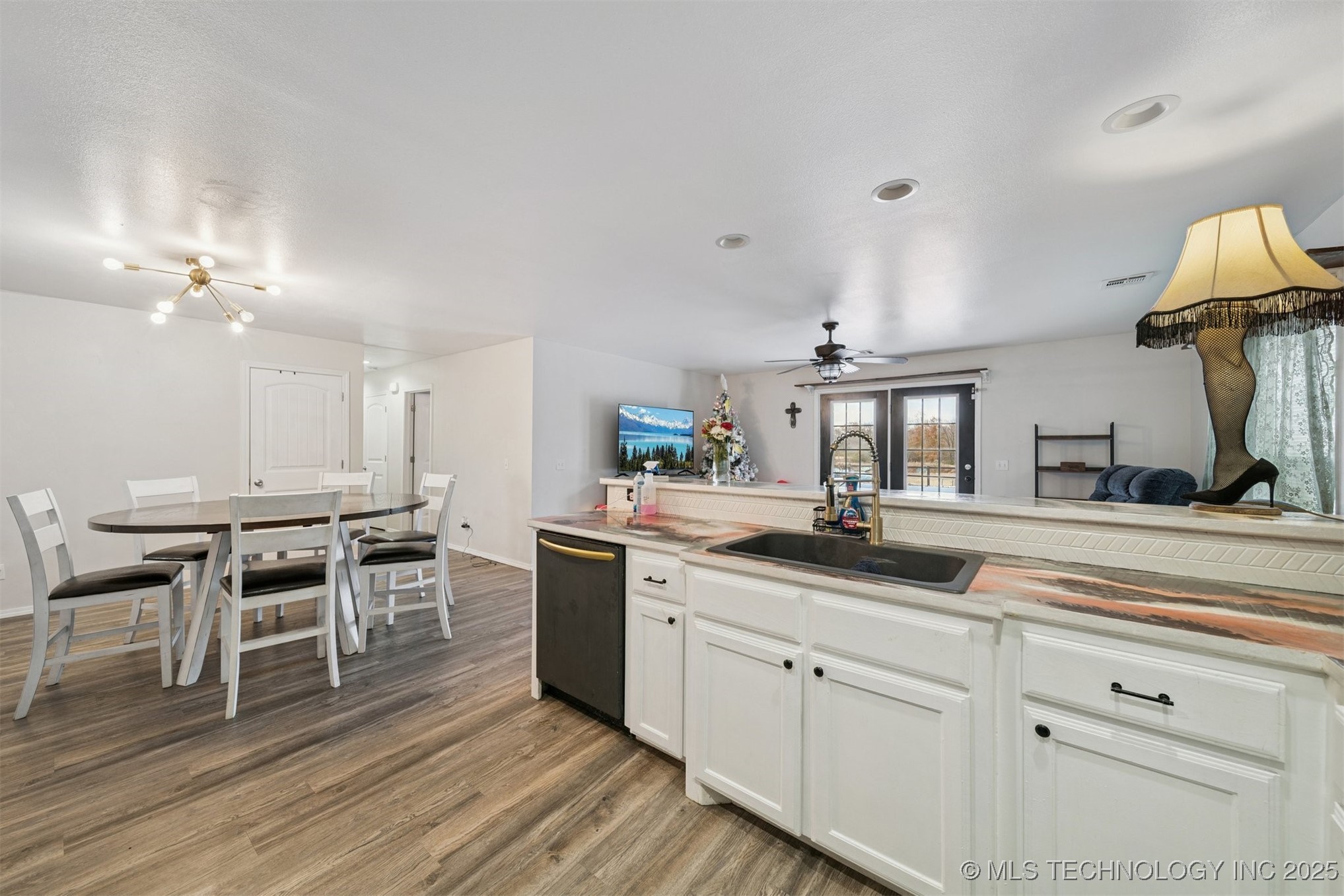 4562 W 95th Street N Property Photo 14