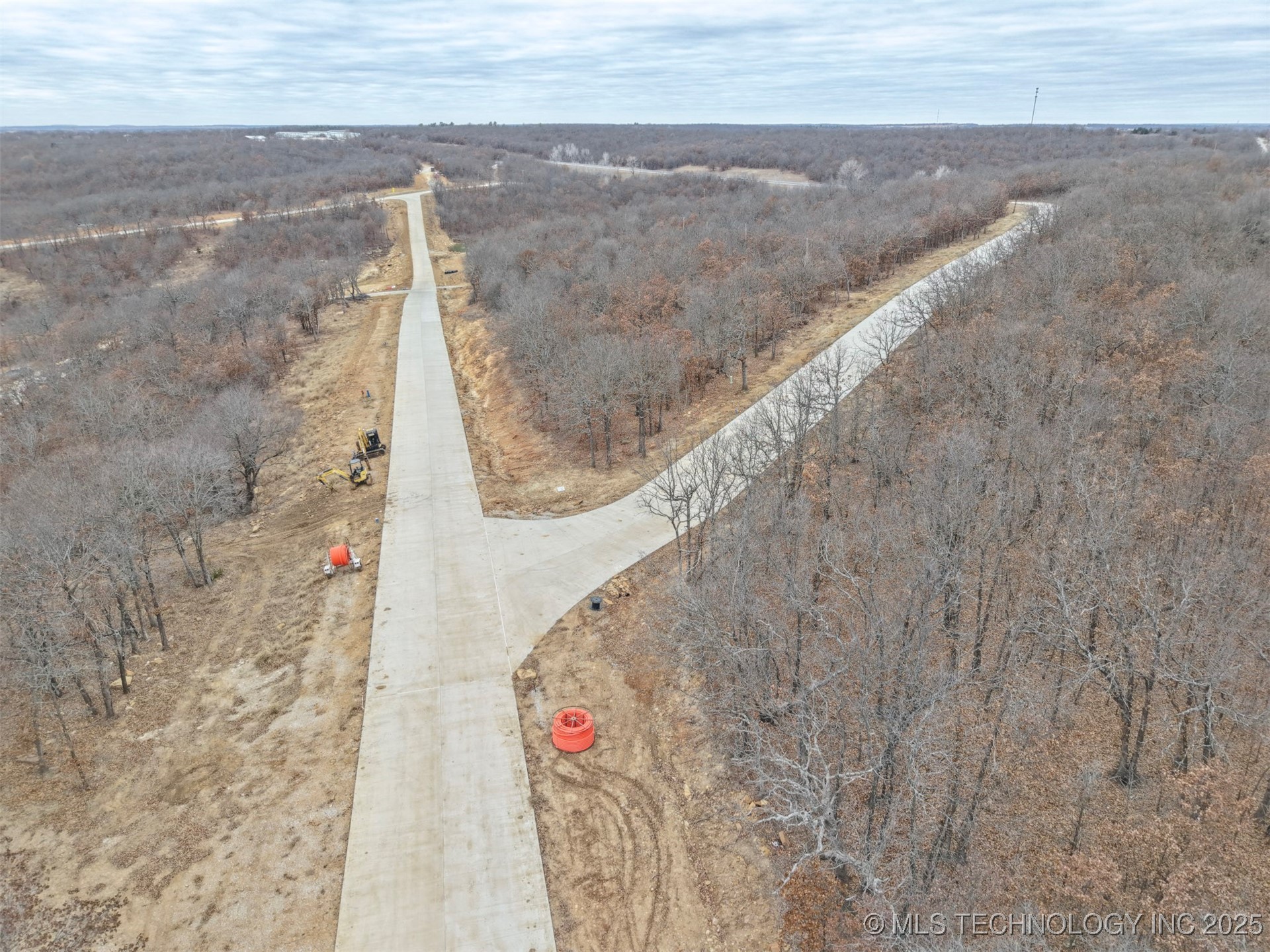 15956 Lakewood Circle Property Photo 2