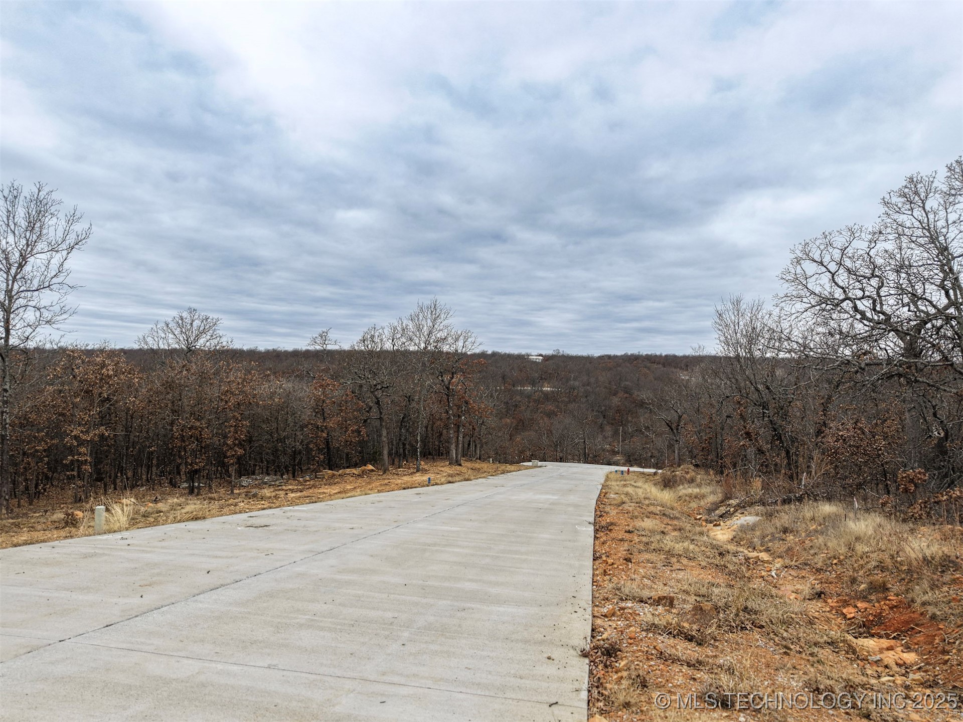 15956 Lakewood Circle Property Photo 5