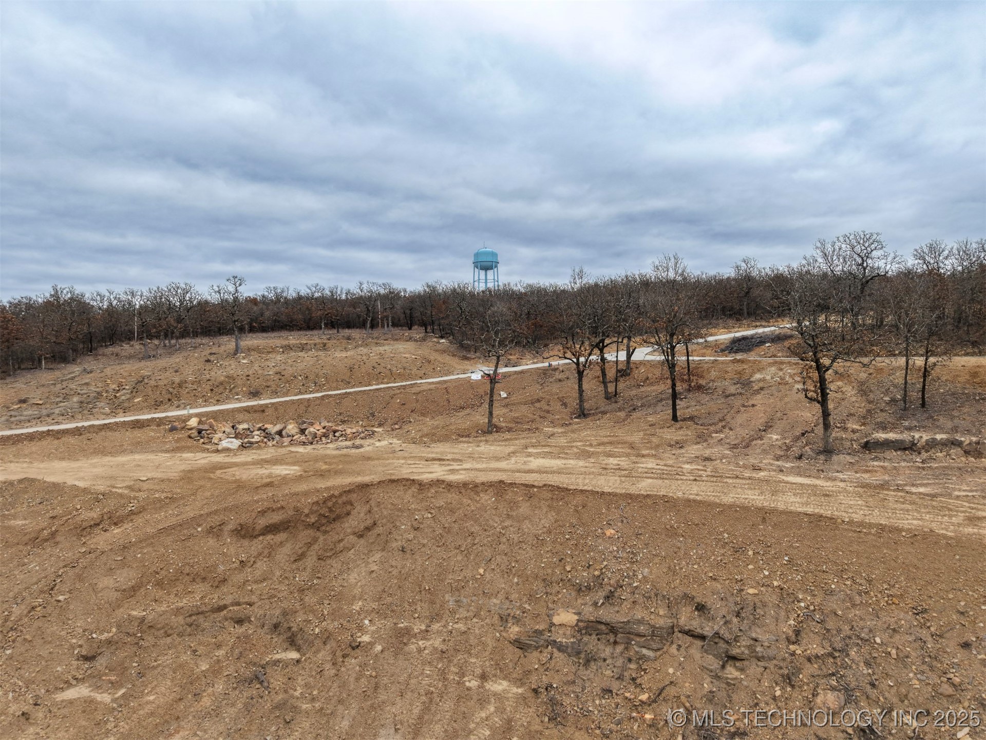 15956 Lakewood Circle Property Photo 8