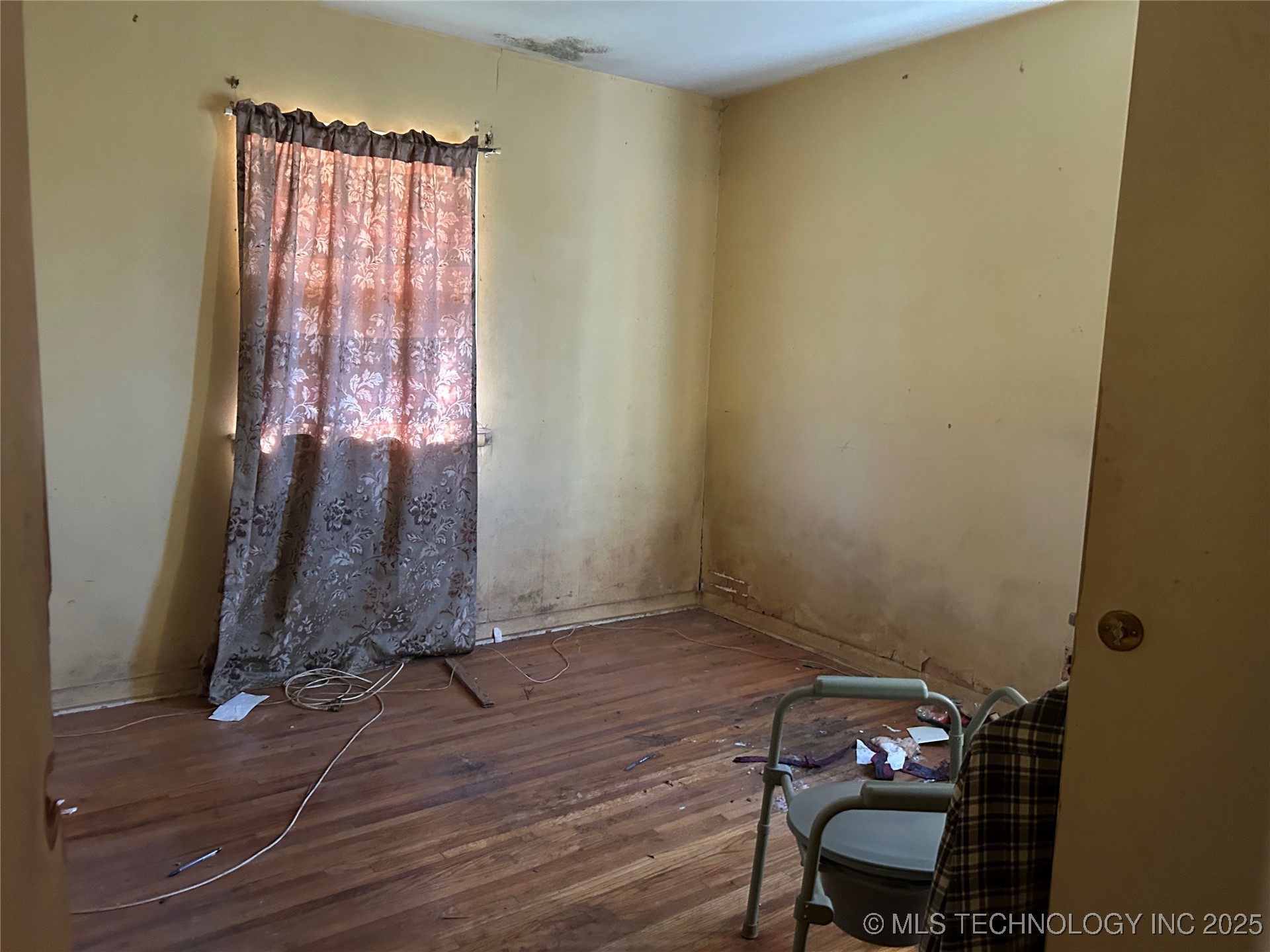 4948 N Saint Louis Avenue Property Photo 2