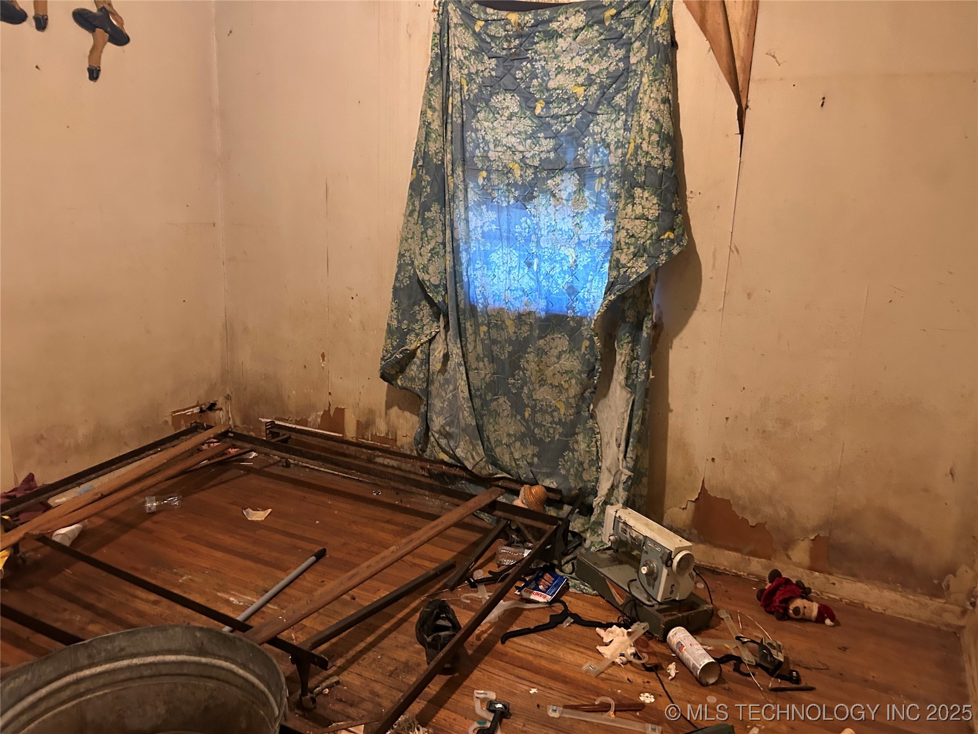 4948 N Saint Louis Avenue Property Photo 3