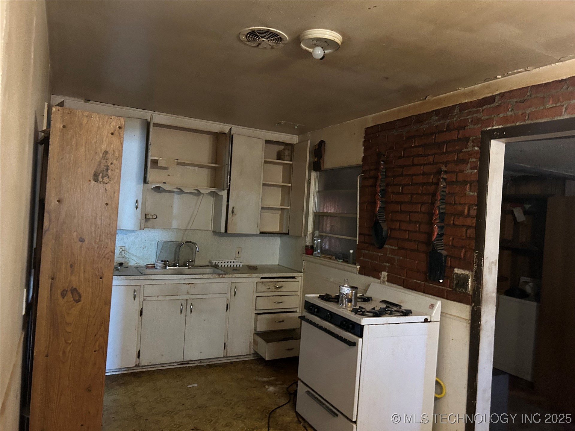 4948 N Saint Louis Avenue Property Photo 7