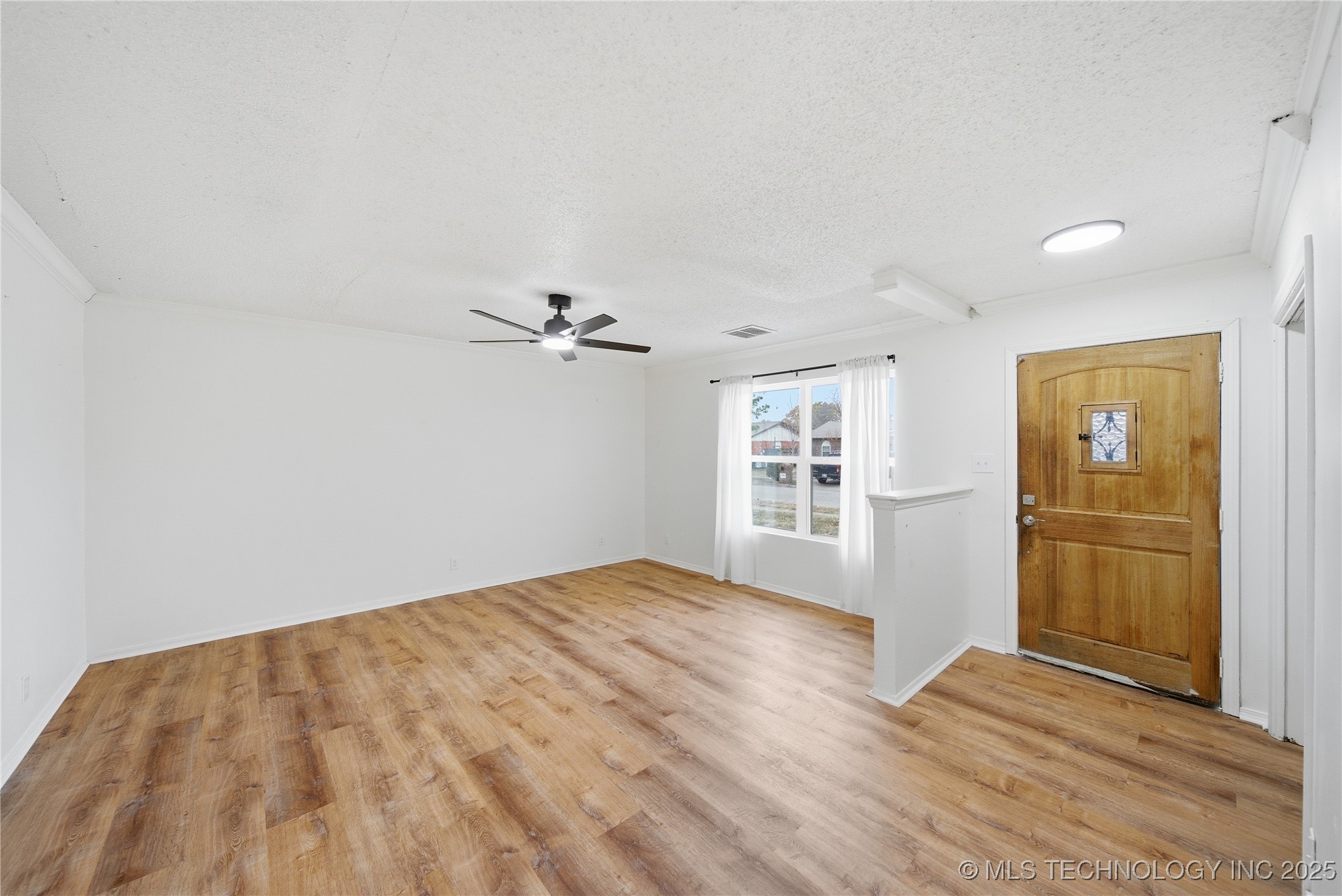 11403 E 37th Place Property Photo 4