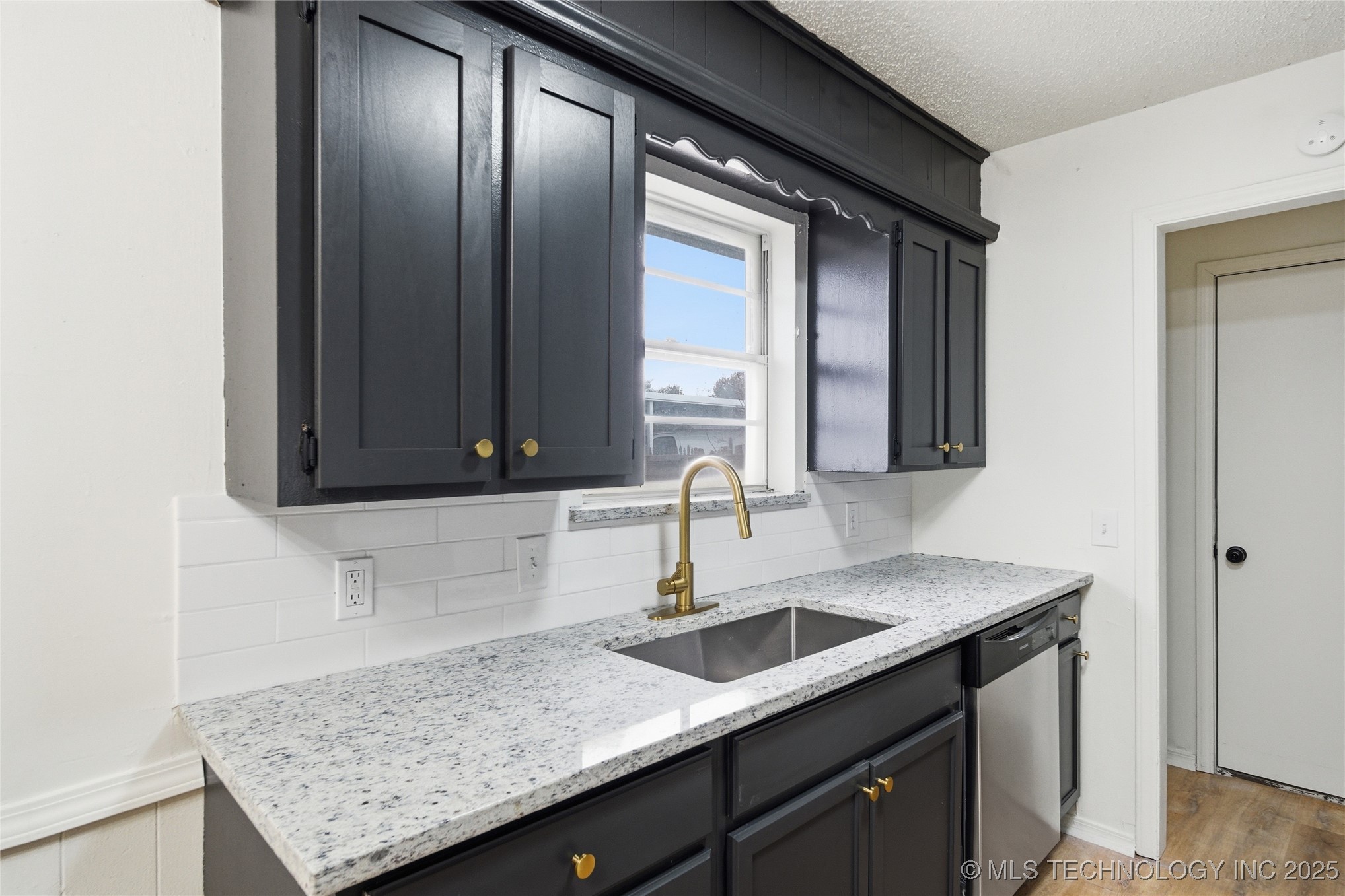 11403 E 37th Place Property Photo 7