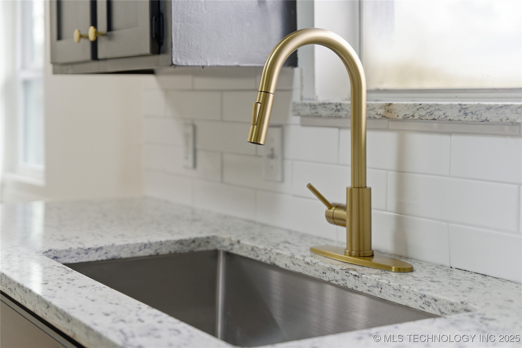 11403 E 37th Place Property Photo 9