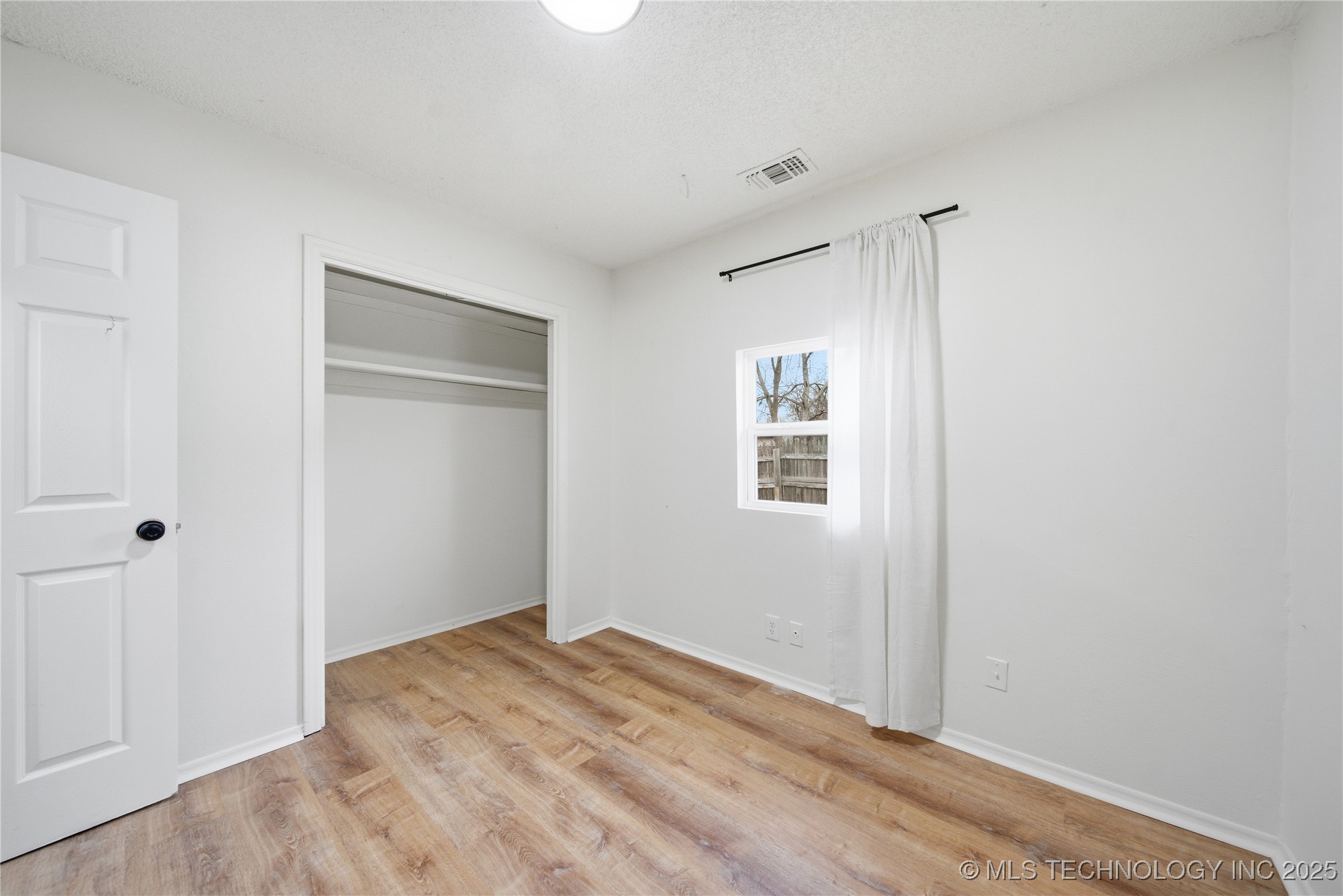 11403 E 37th Place Property Photo 13