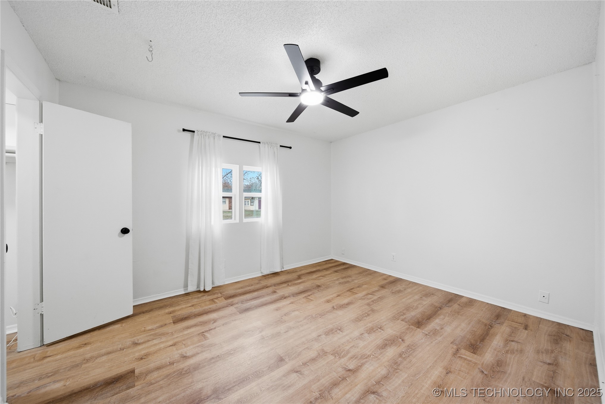 11403 E 37th Place Property Photo 15