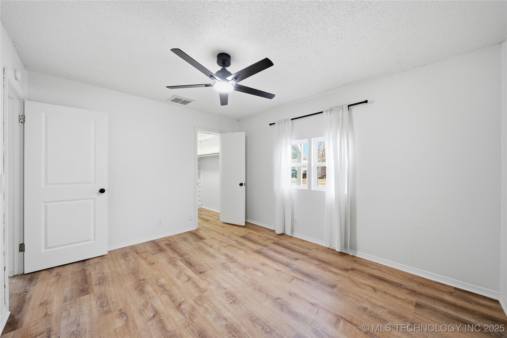 11403 E 37th Place Property Photo 16