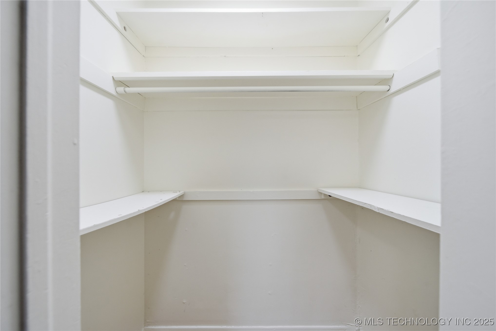 11403 E 37th Place Property Photo 17