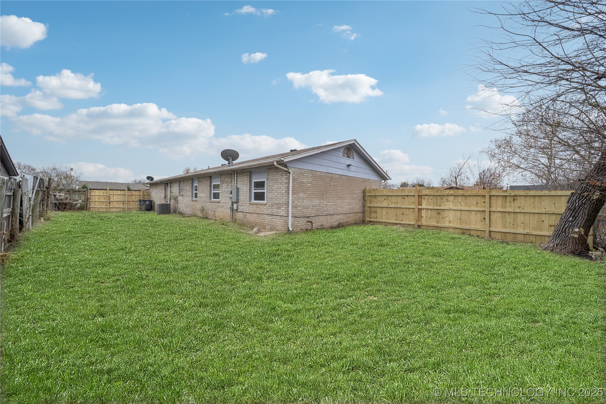 11403 E 37th Place Property Photo 20