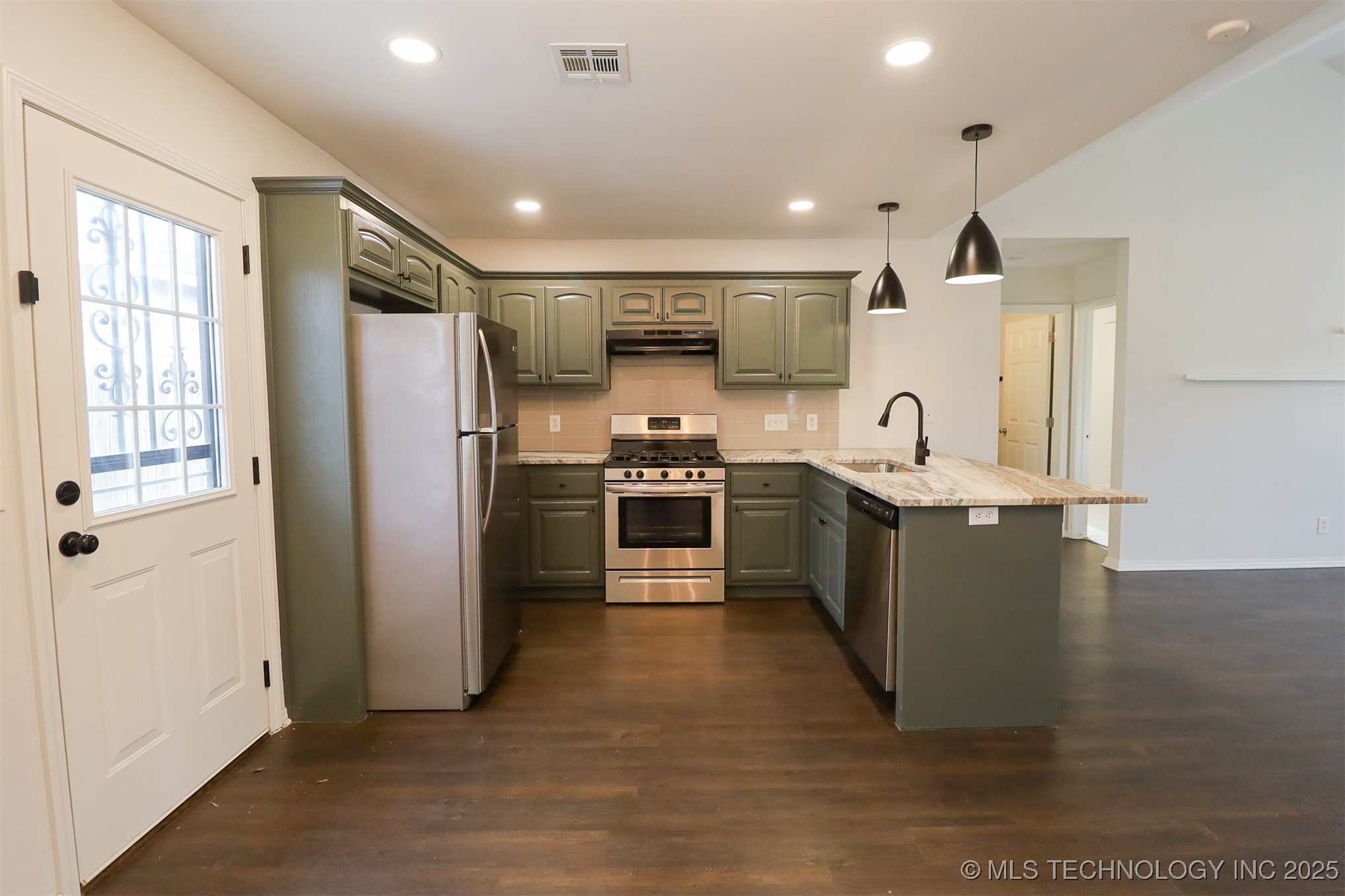 402 E Tecumseh Street Property Photo 7