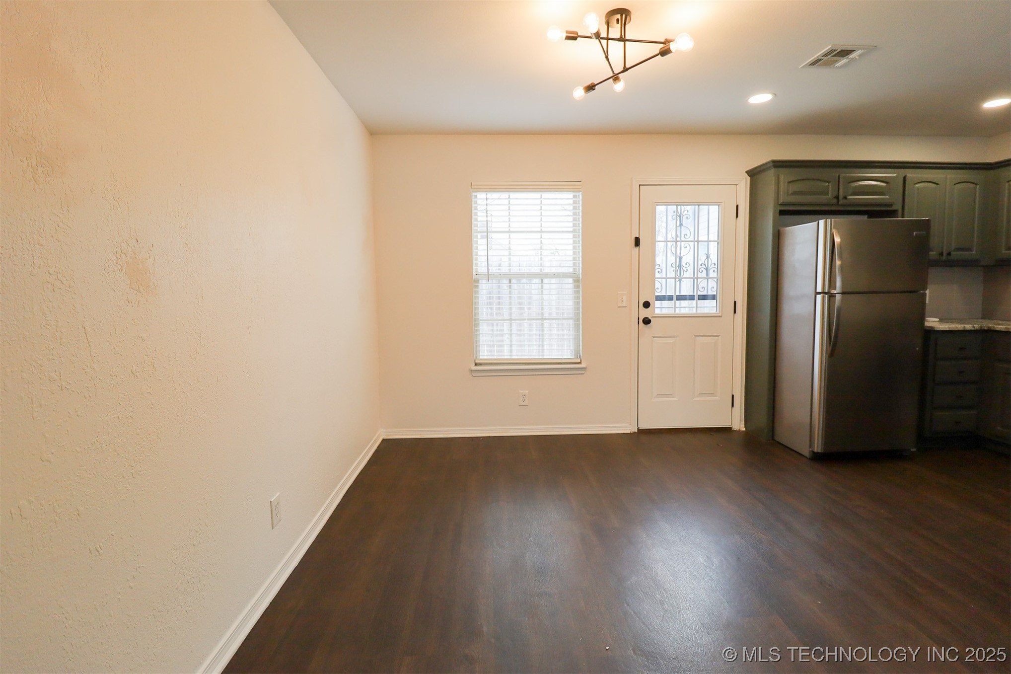 402 E Tecumseh Street Property Photo 9