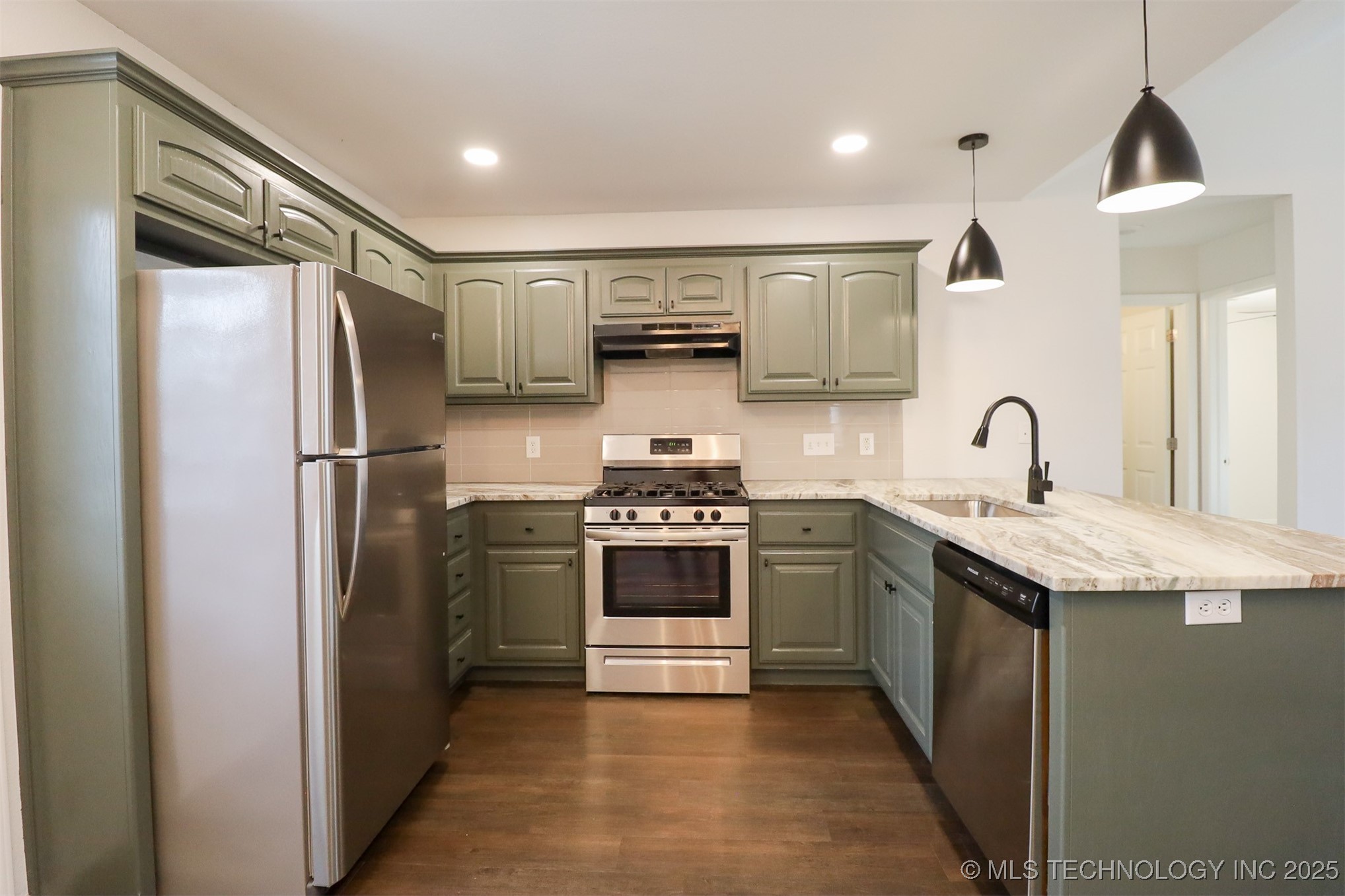 402 E Tecumseh Street Property Photo 10