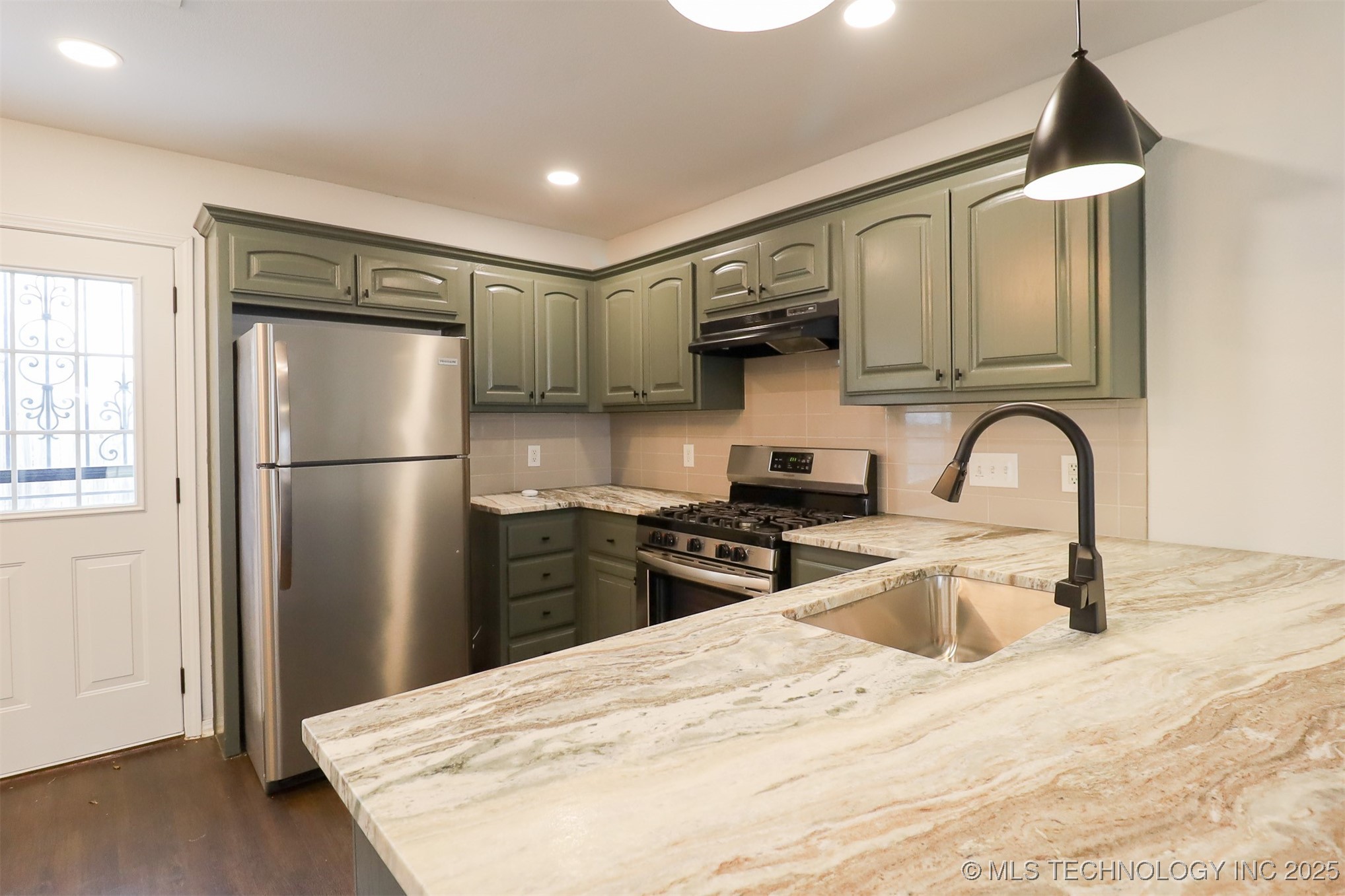 402 E Tecumseh Street Property Photo 11