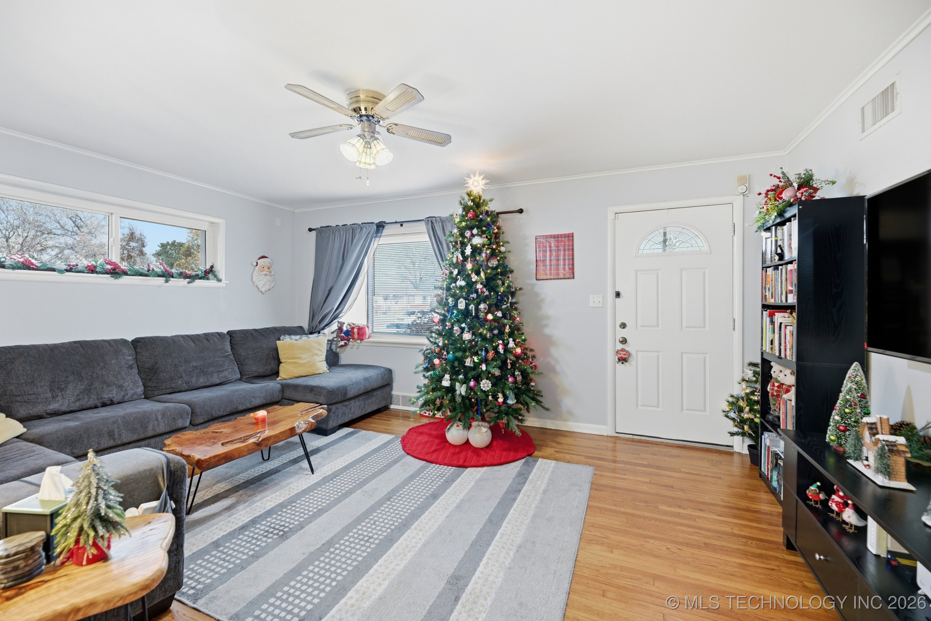 3802 S Knoxville Avenue Property Photo 3