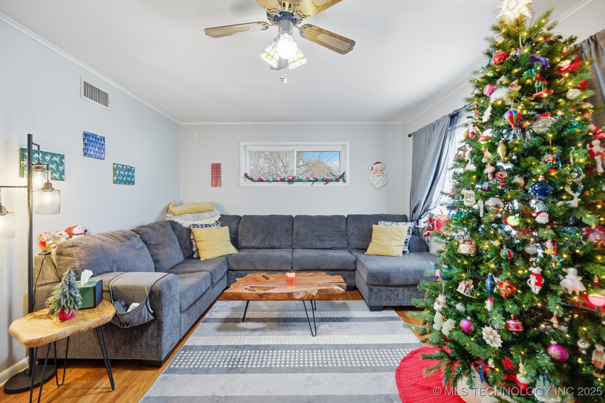 3802 S Knoxville Avenue Property Photo 4