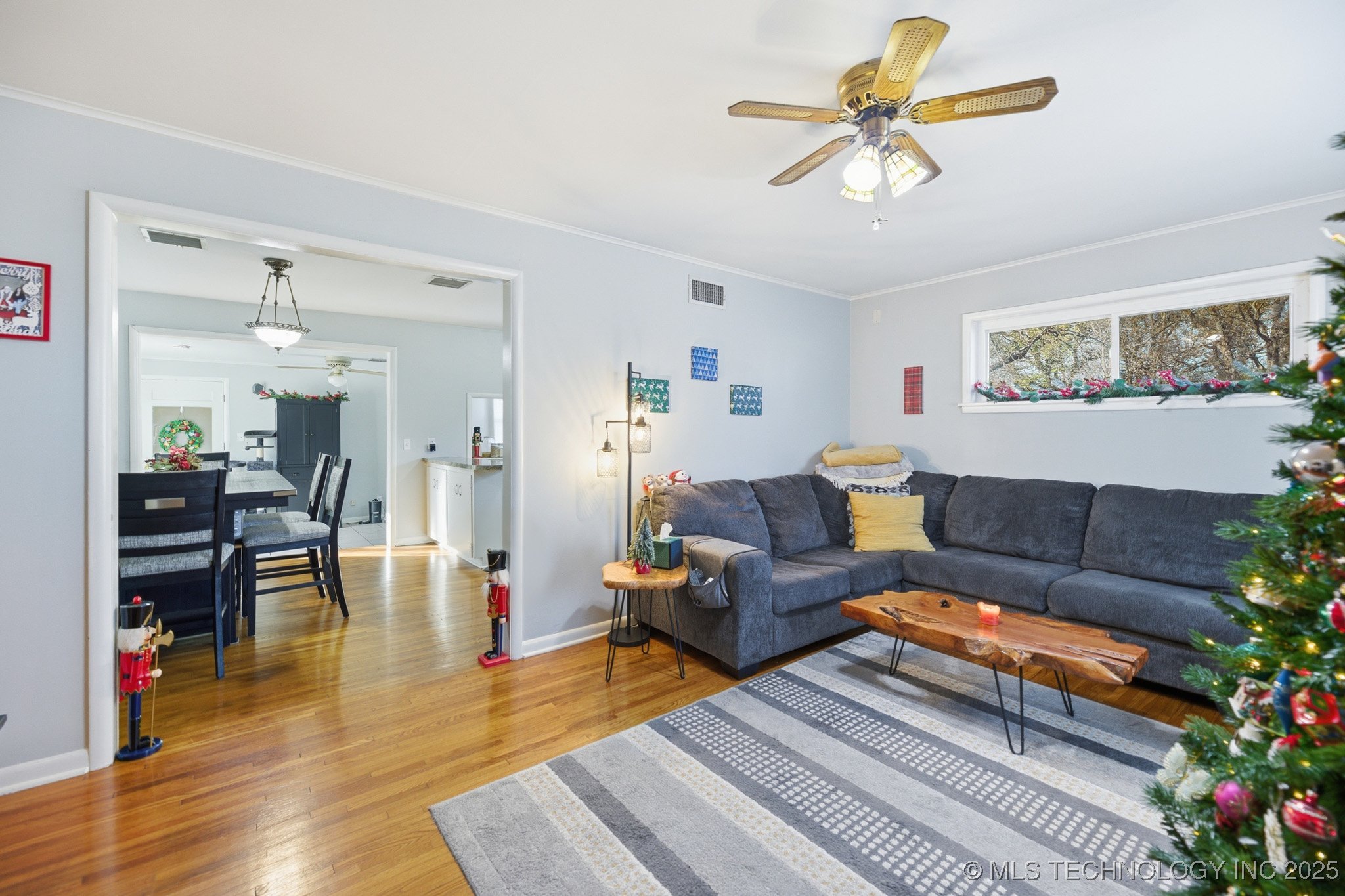 3802 S Knoxville Avenue Property Photo 5