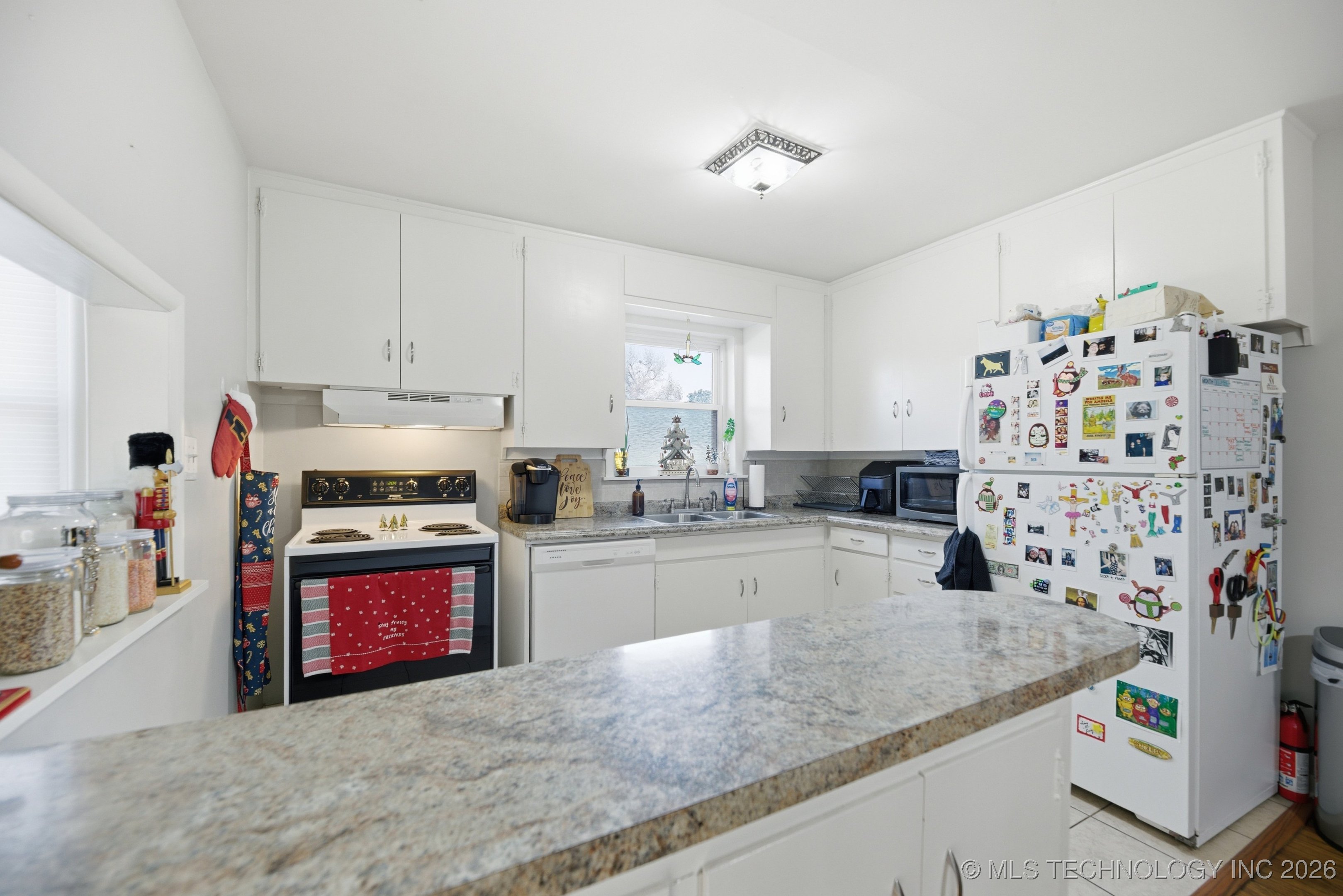 3802 S Knoxville Avenue Property Photo 7