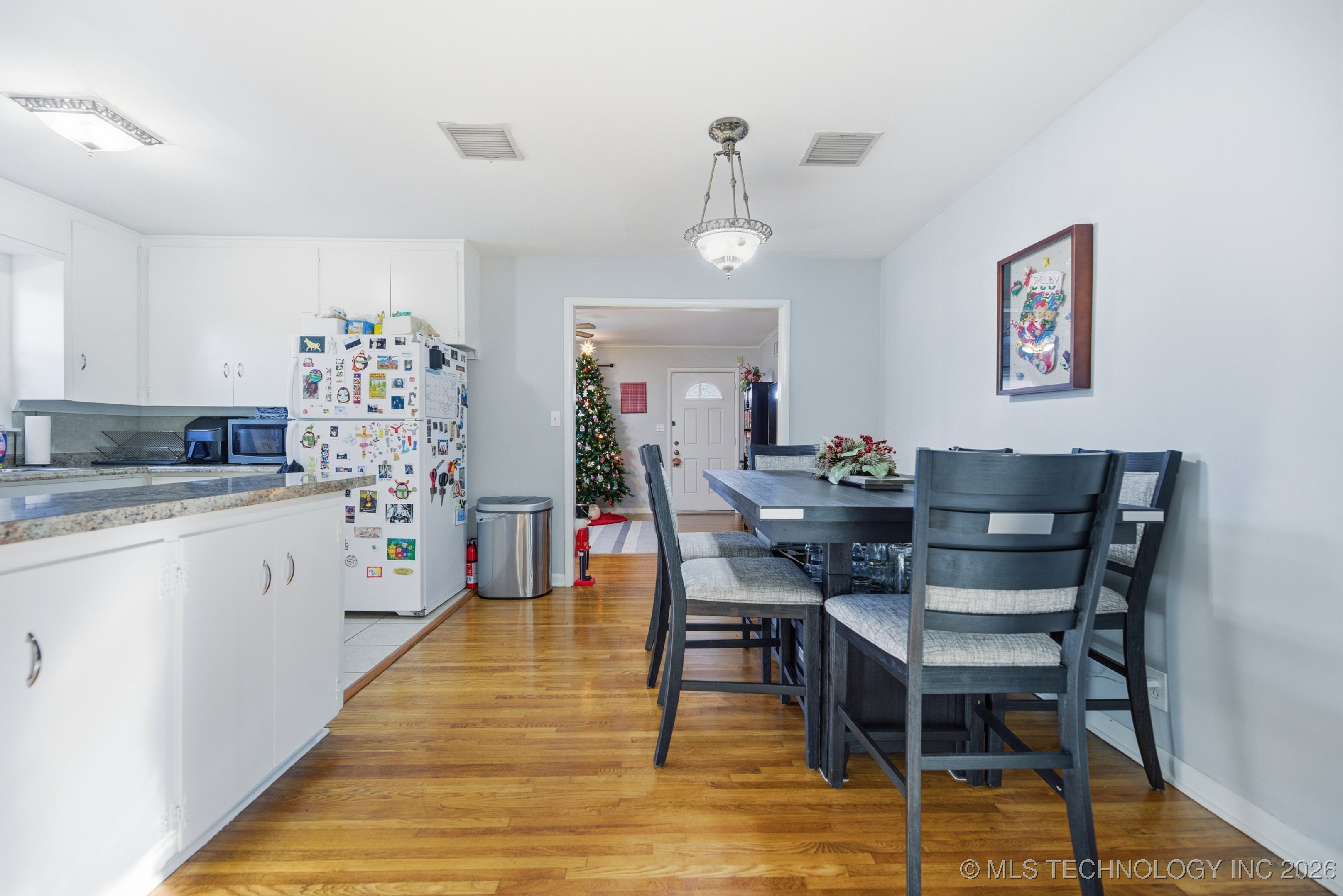 3802 S Knoxville Avenue Property Photo 9