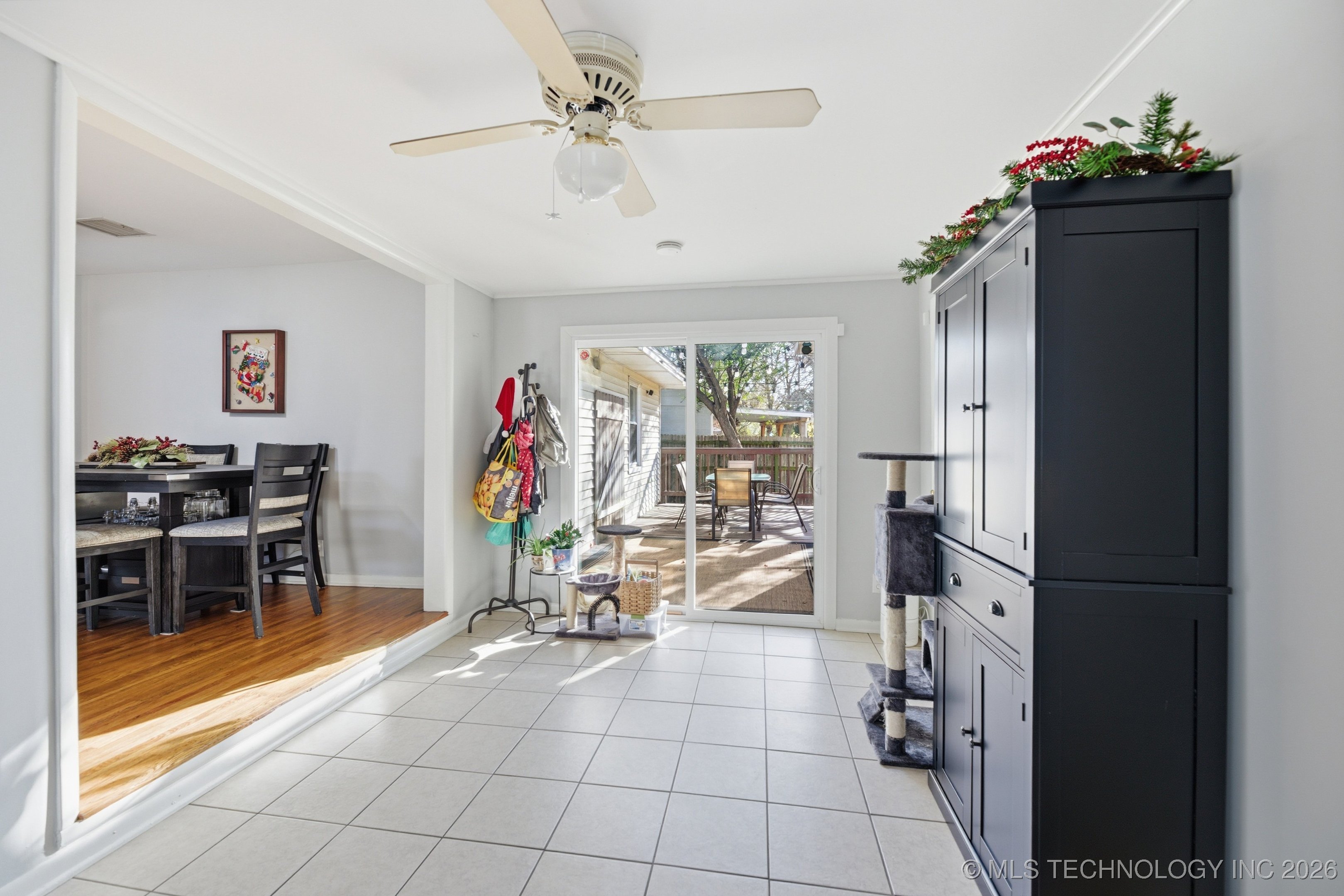 3802 S Knoxville Avenue Property Photo 10