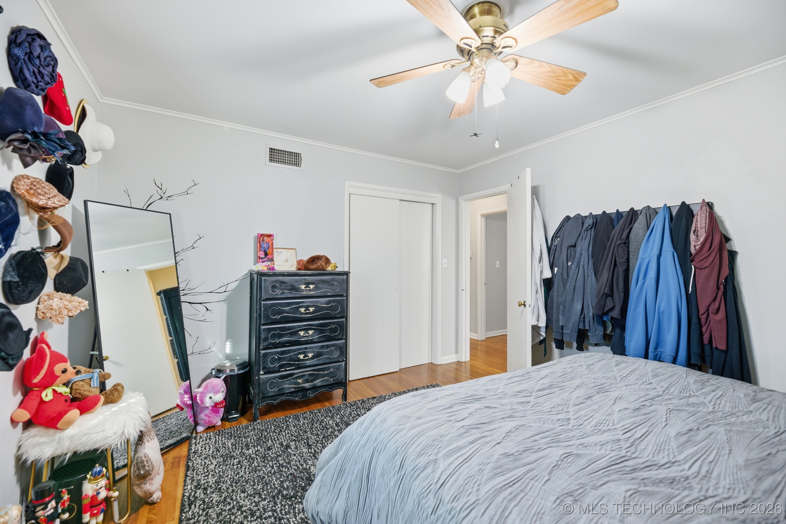 3802 S Knoxville Avenue Property Photo 14