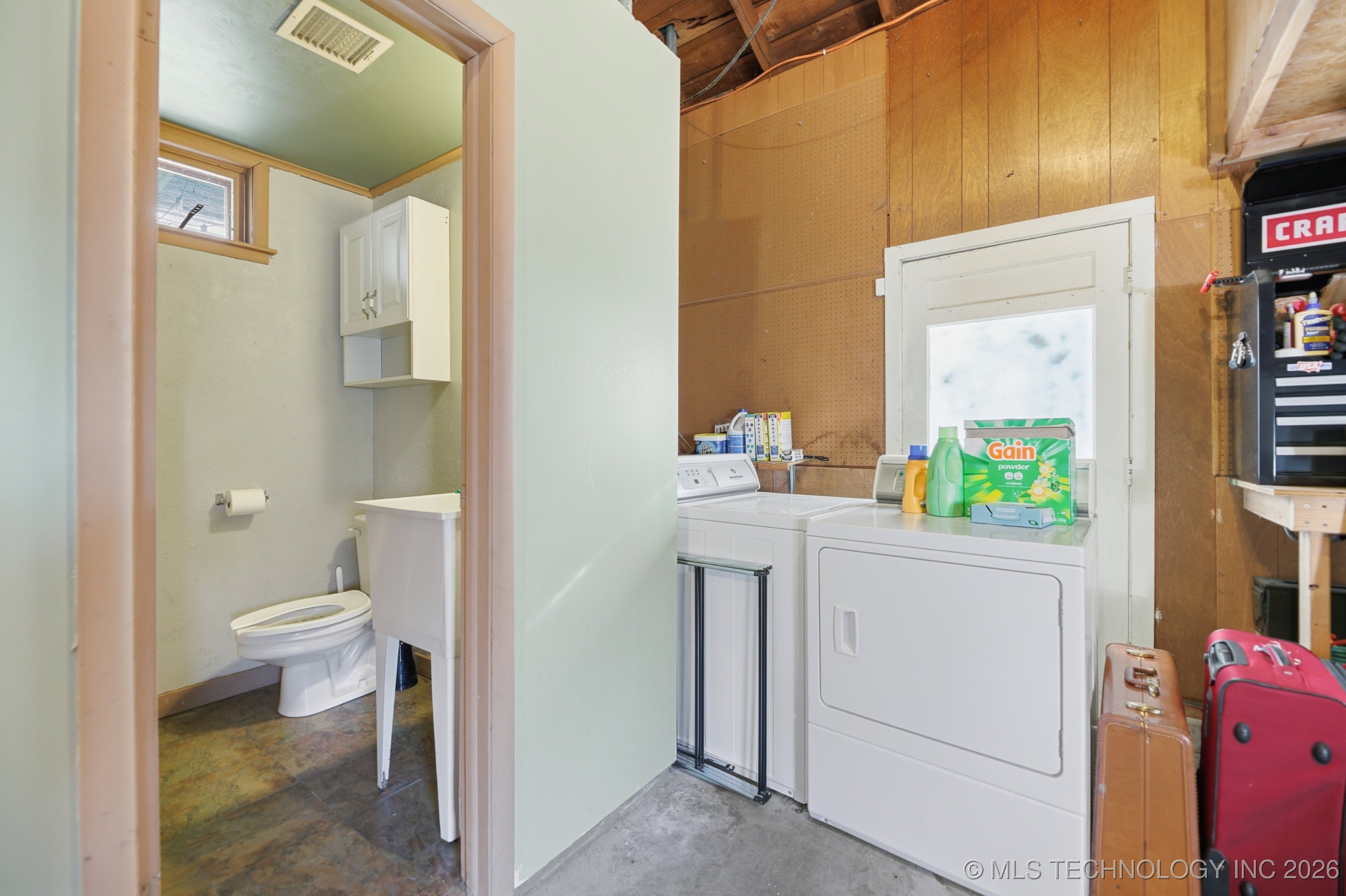 3802 S Knoxville Avenue Property Photo 16