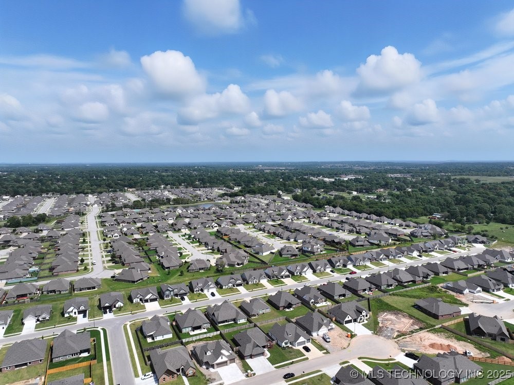 23073 E 106th Street S Property Photo 4