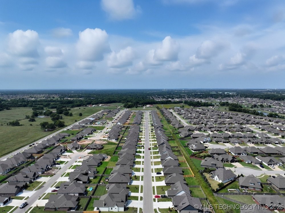 23073 E 106th Street S Property Photo 7