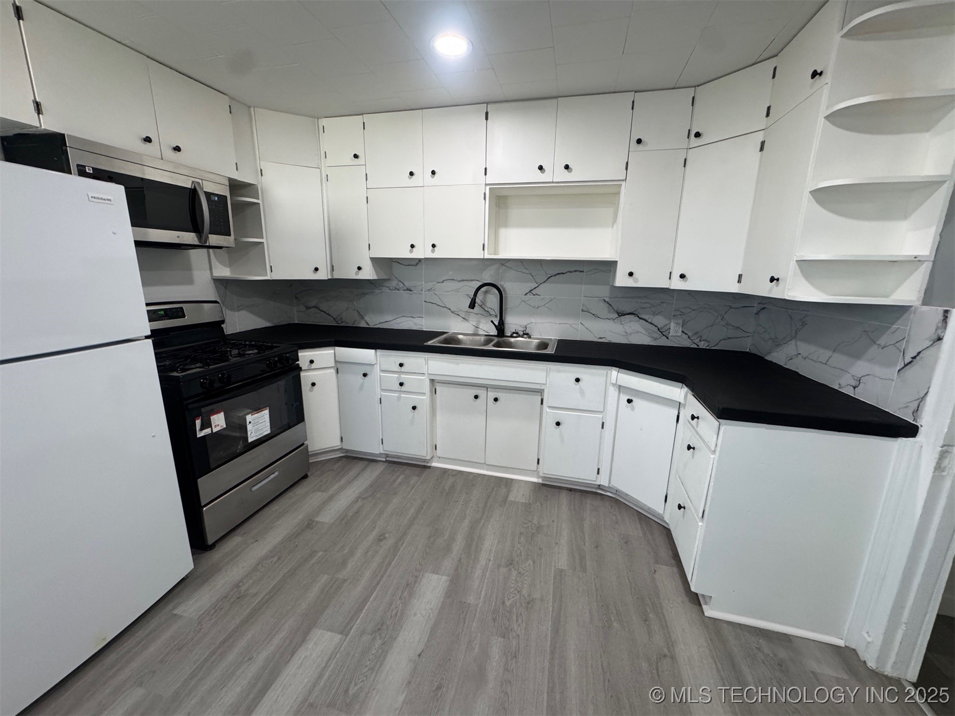 909 N 6th Street Property Photo 8