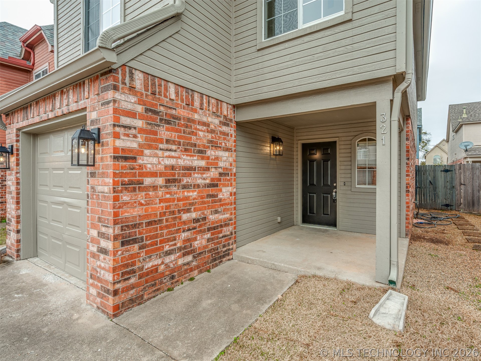 321 W J Street Property Photo 2