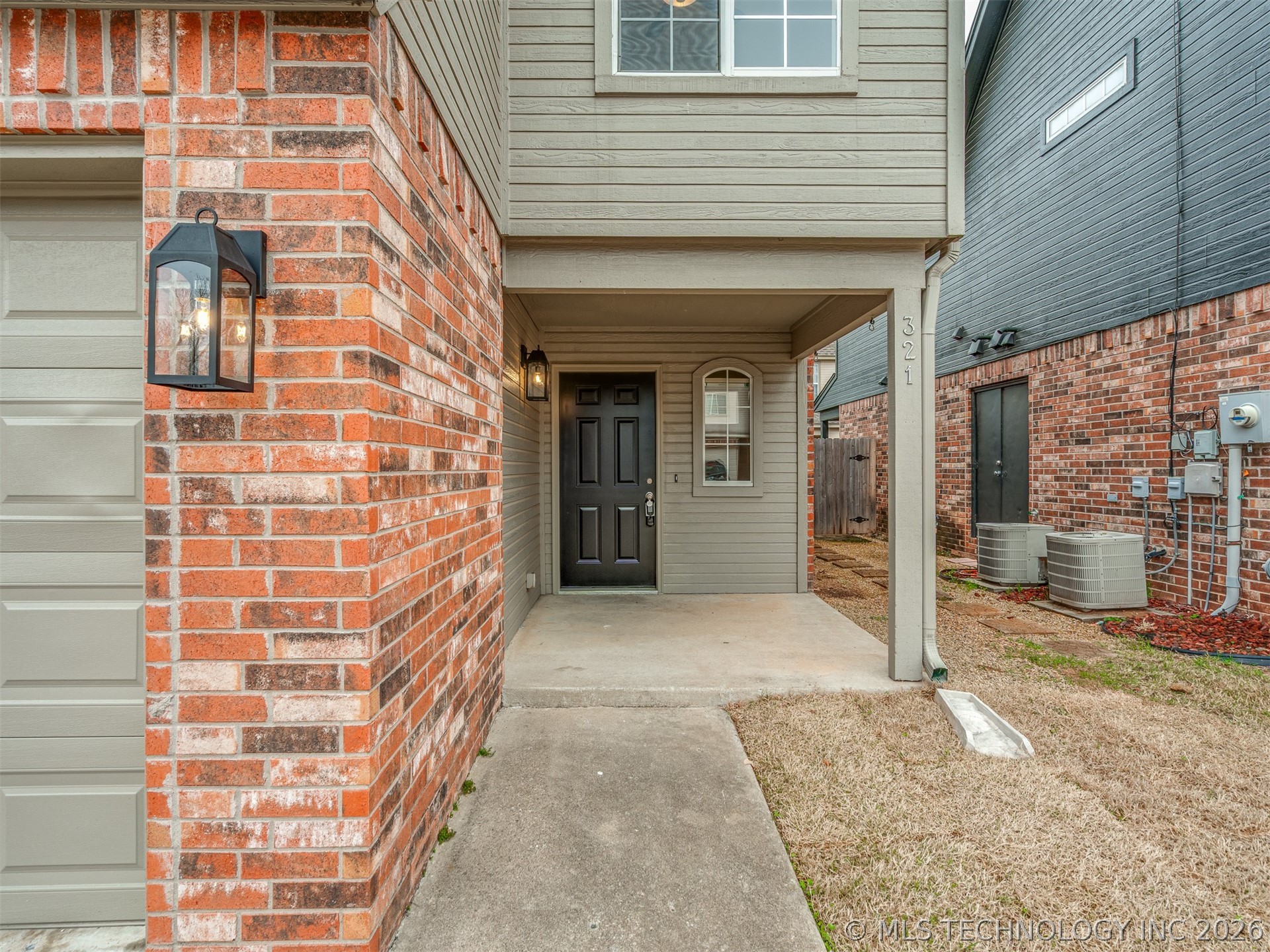 321 W J Street Property Photo 3