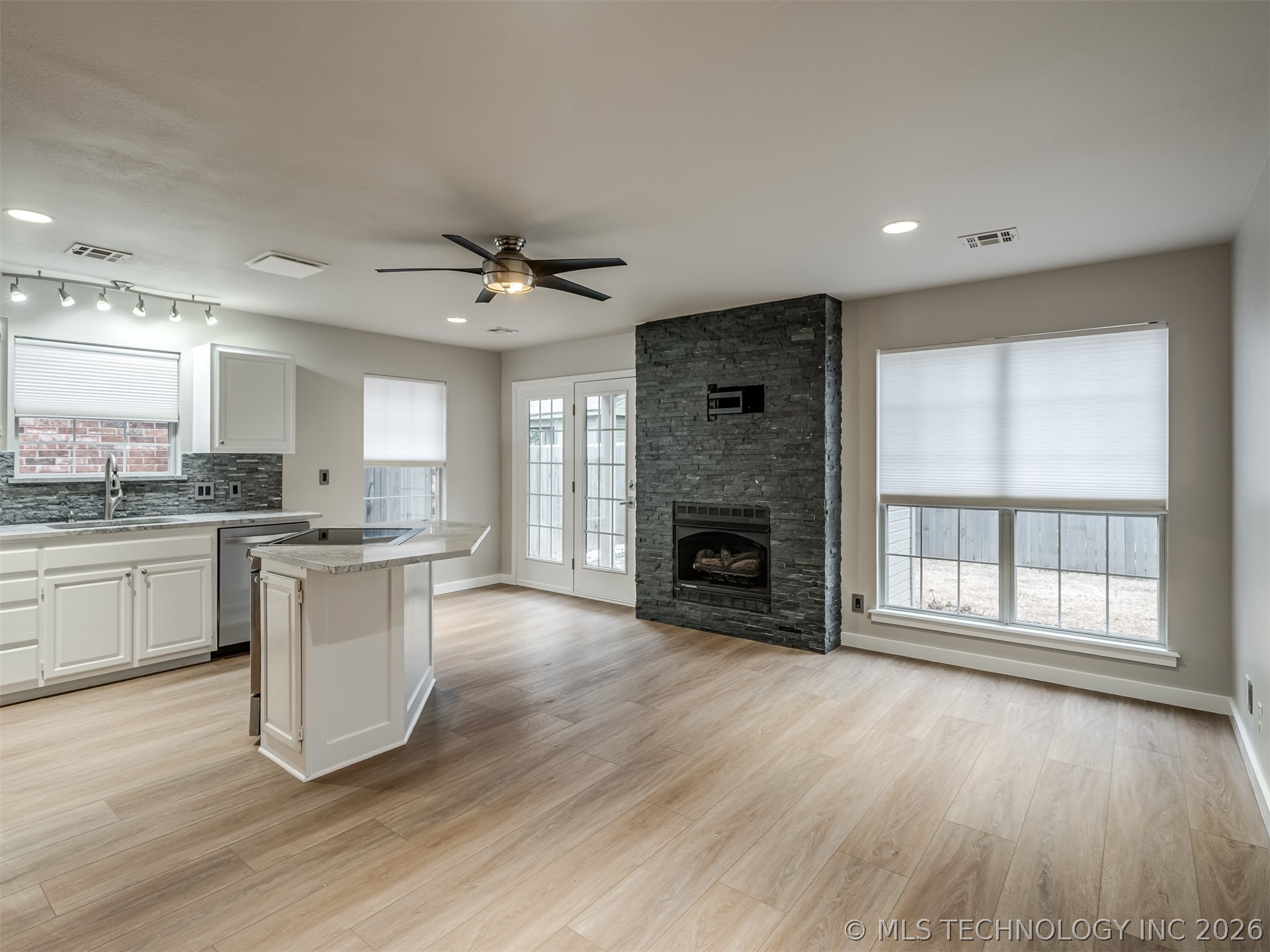 321 W J Street Property Photo 8
