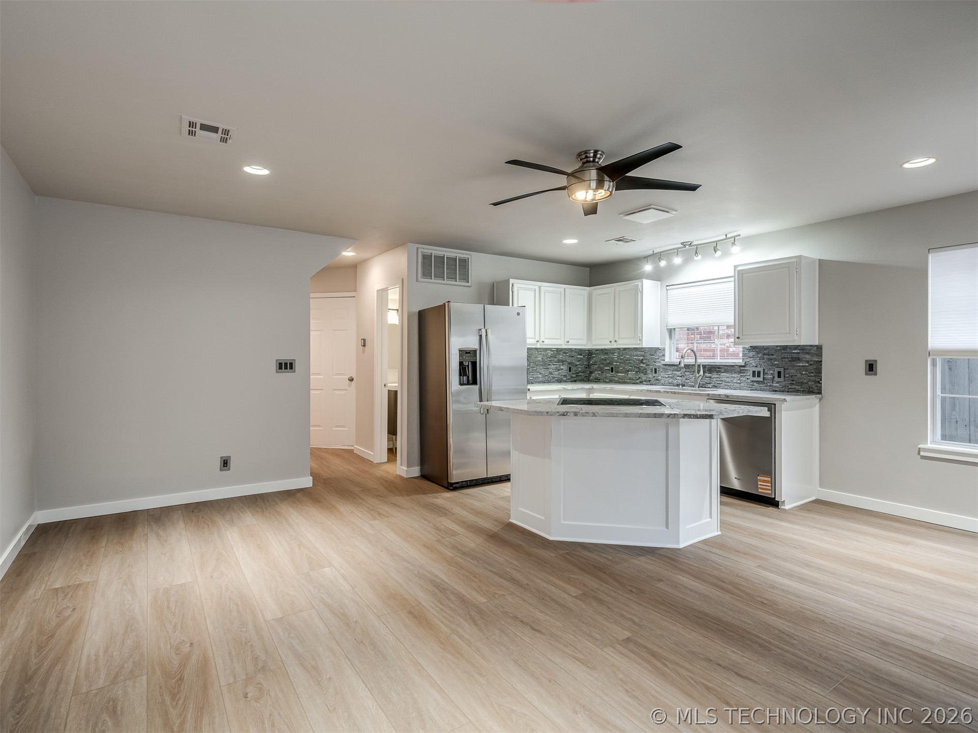 321 W J Street Property Photo 9