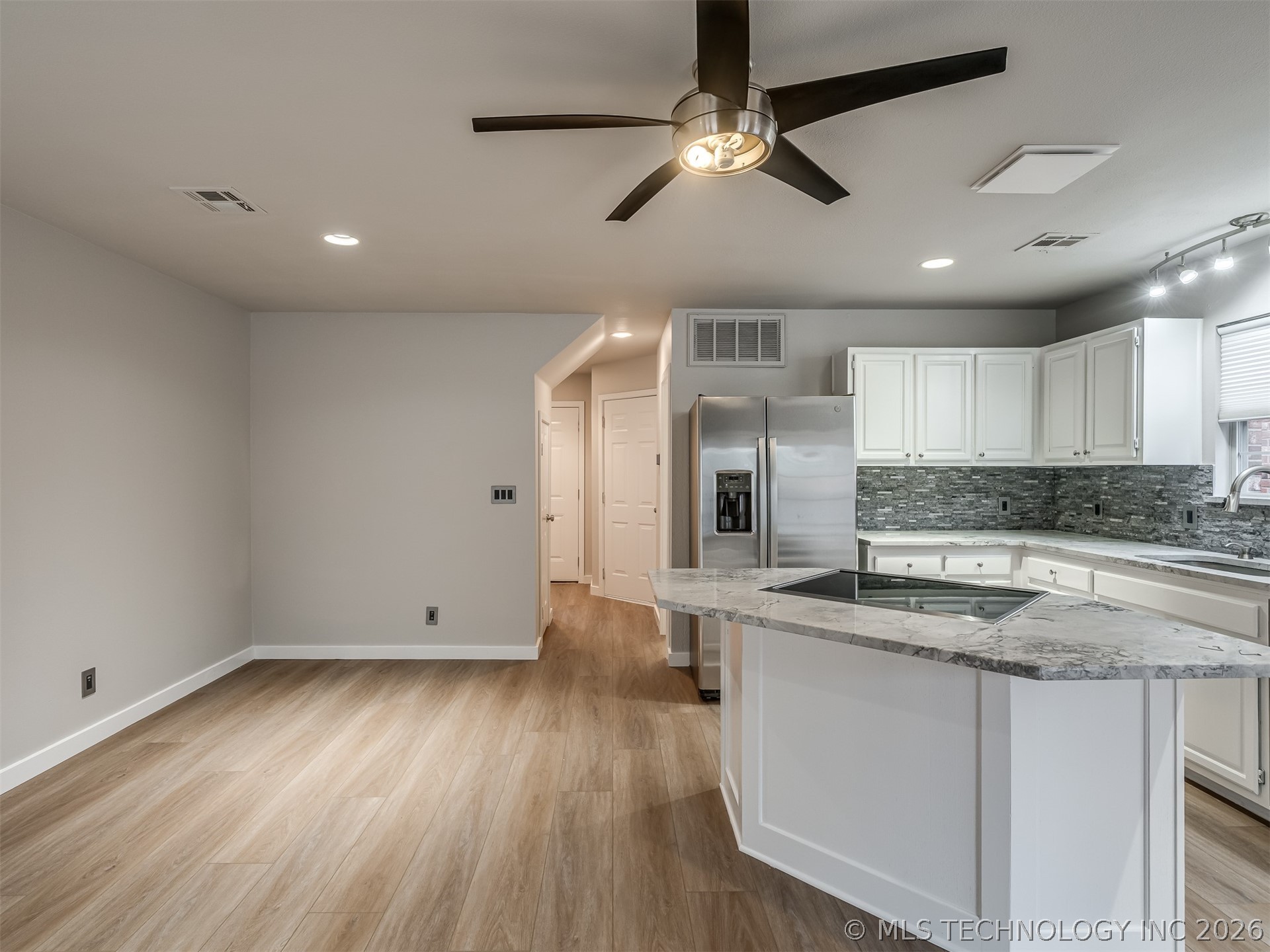 321 W J Street Property Photo 11
