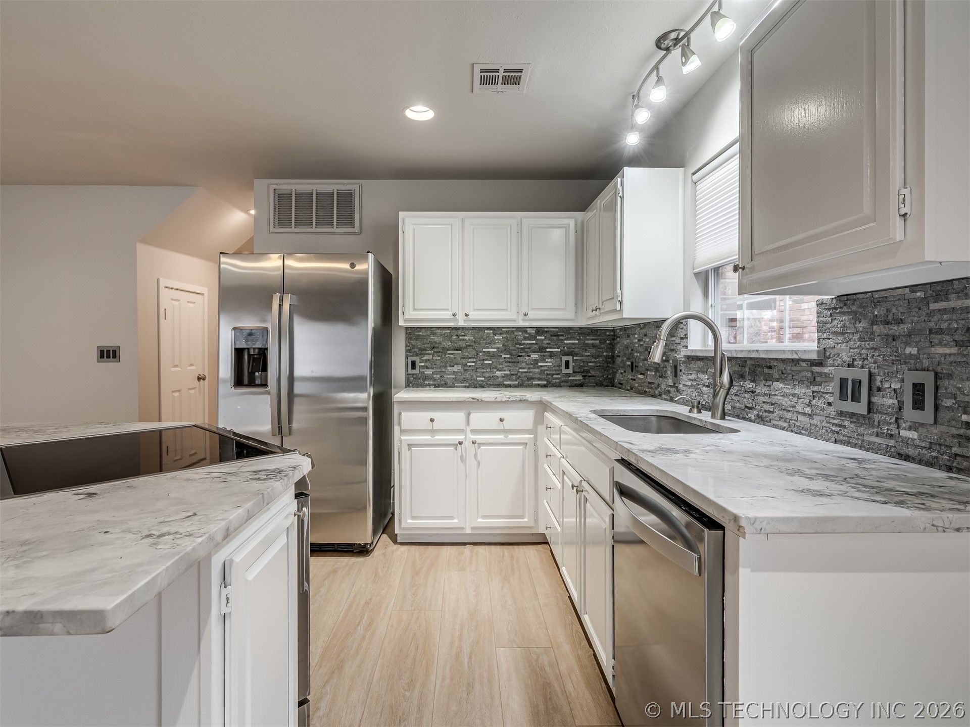 321 W J Street Property Photo 15
