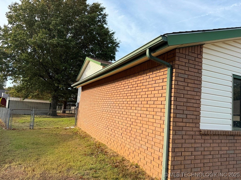 8 Dakota Property Photo 2