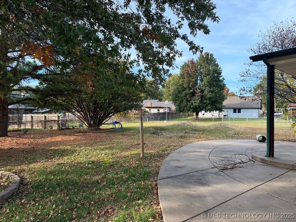 8 Dakota Property Photo 3