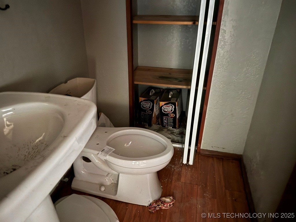 8 Dakota Property Photo 9